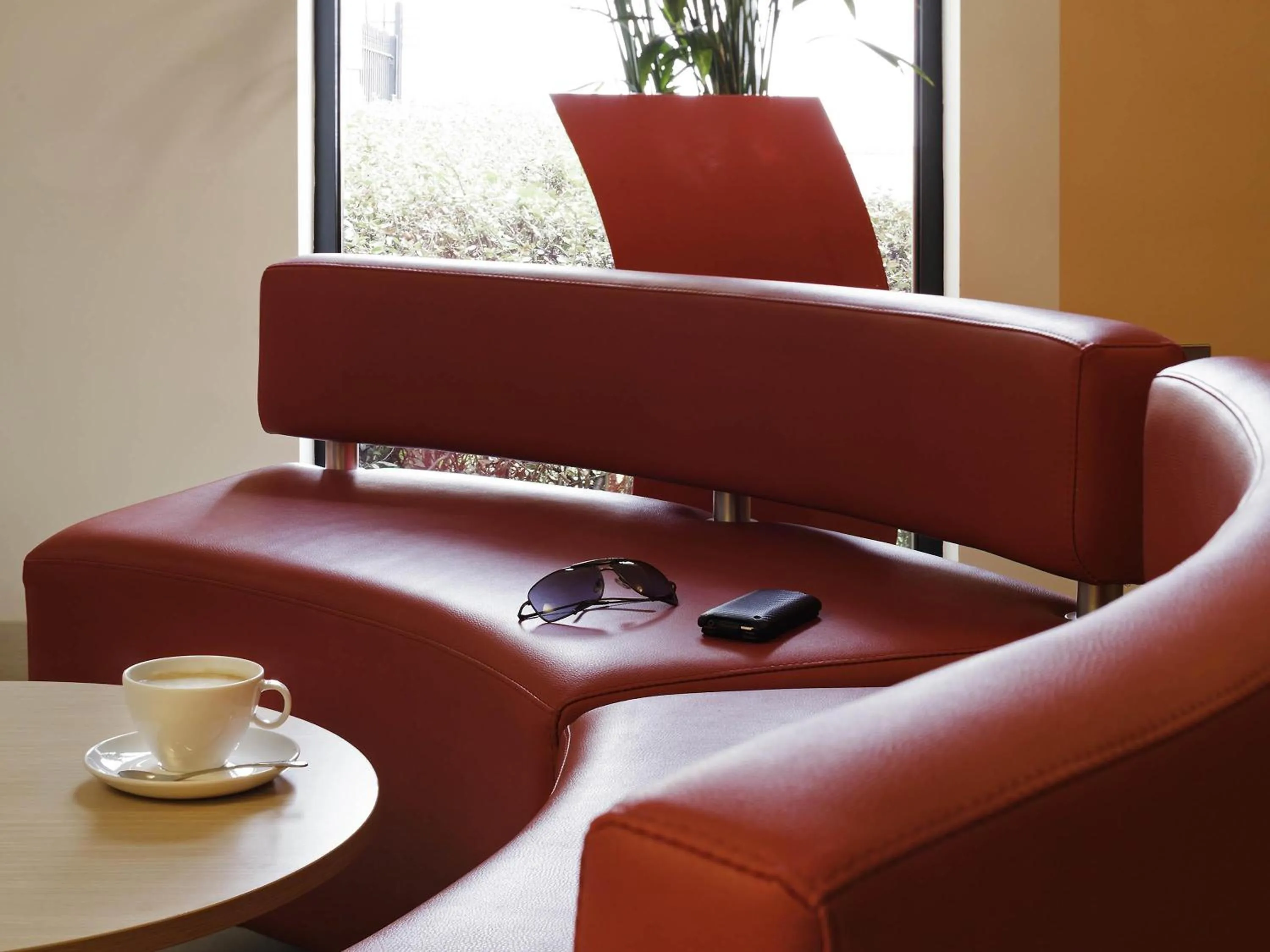 Lounge or bar in ibis London Docklands Canary Wharf