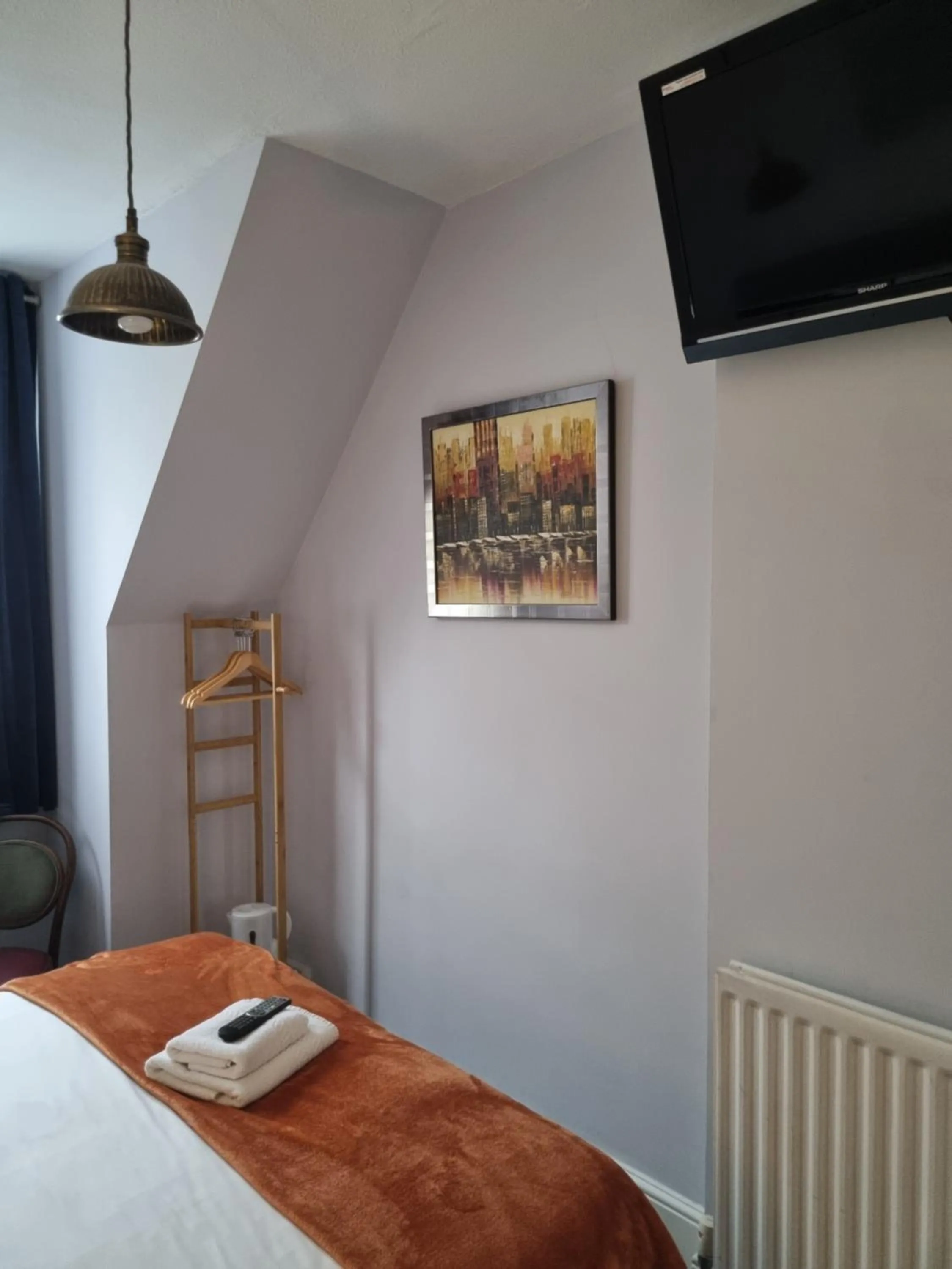 Bed in The Windmill Hotel