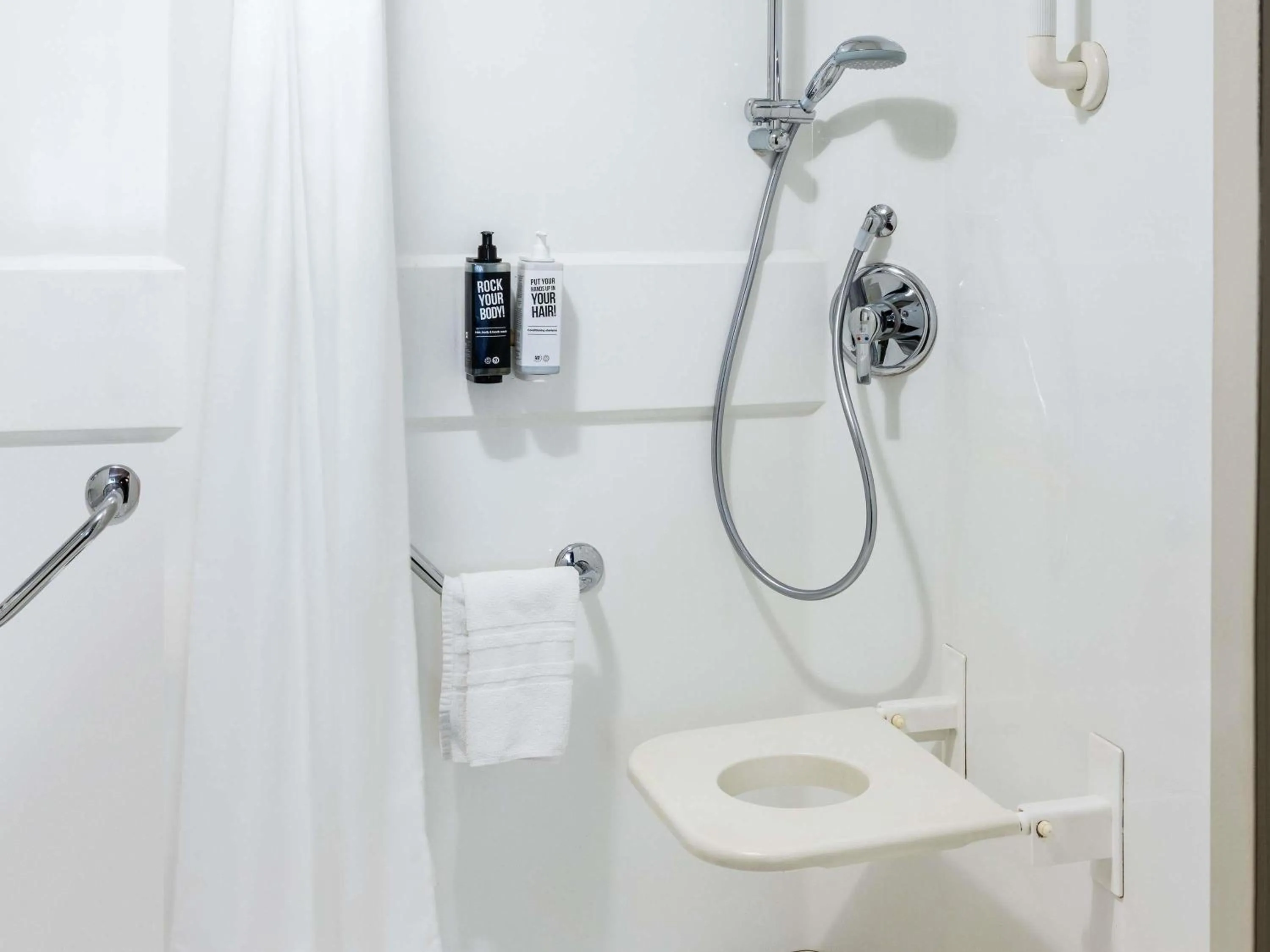 Bedroom in ibis Manchester Centre Princess Street