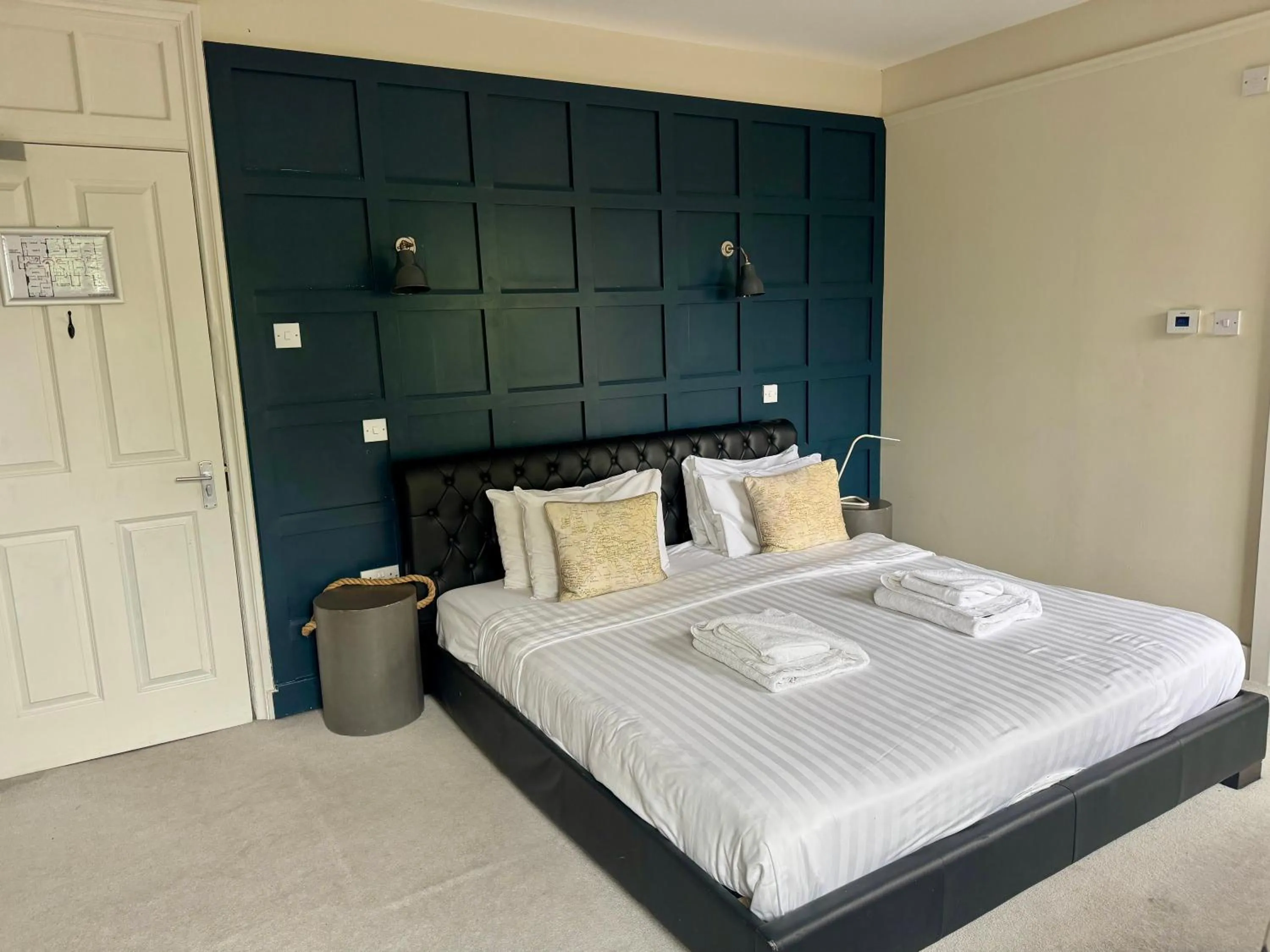 Bedroom, Bed in The William