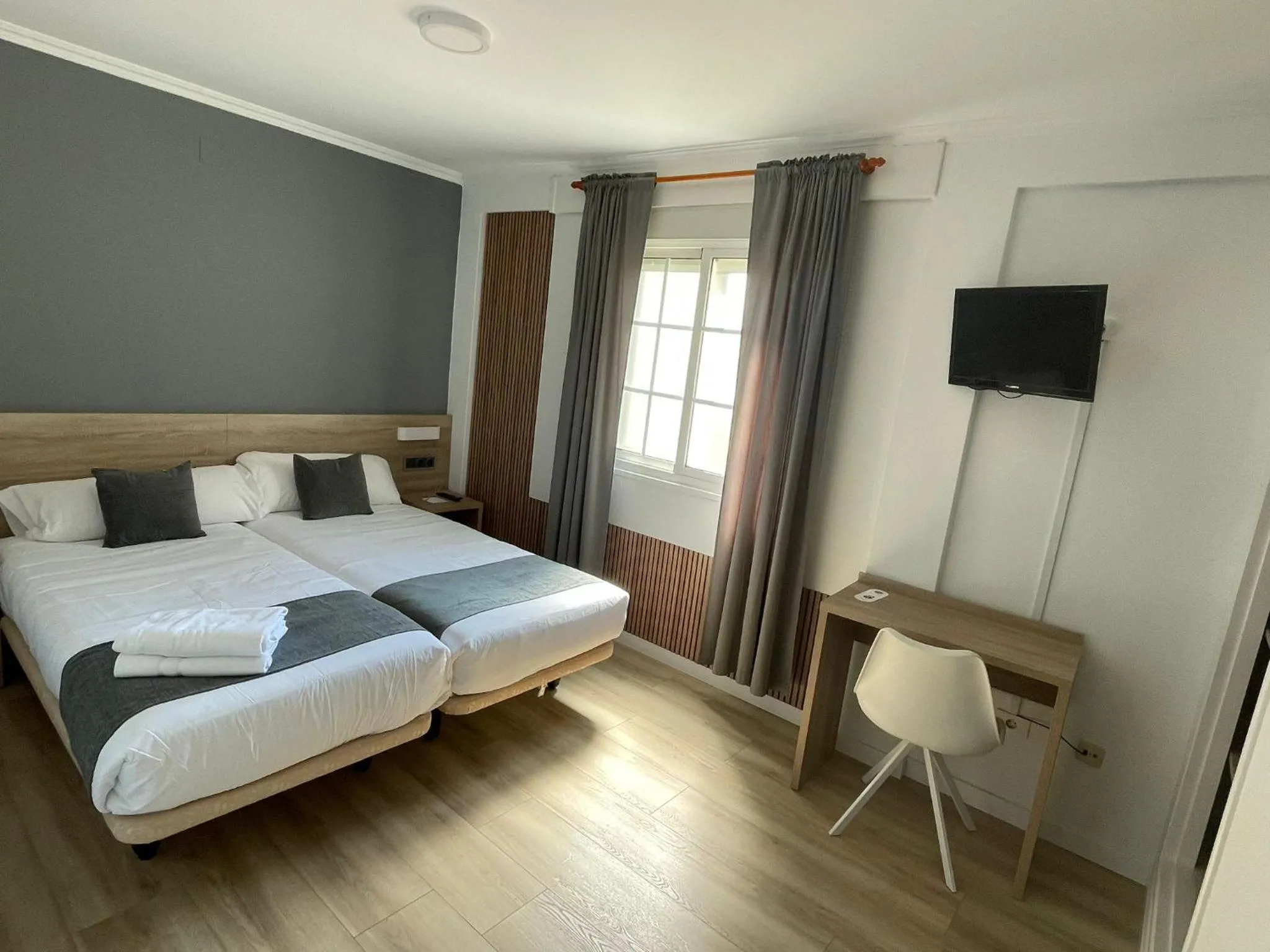 Bedroom, Bed in Hotel Alda Narón