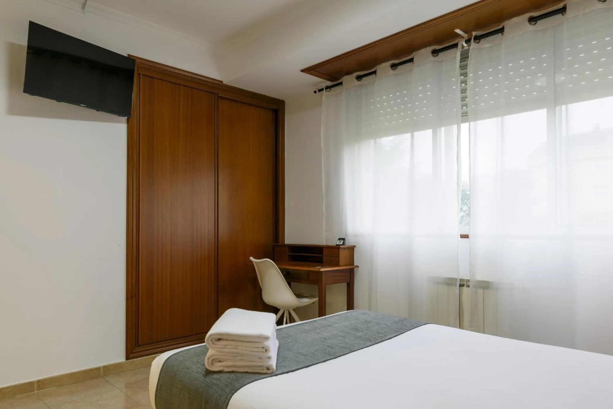 Bedroom, Bed in Hotel Alda Narón