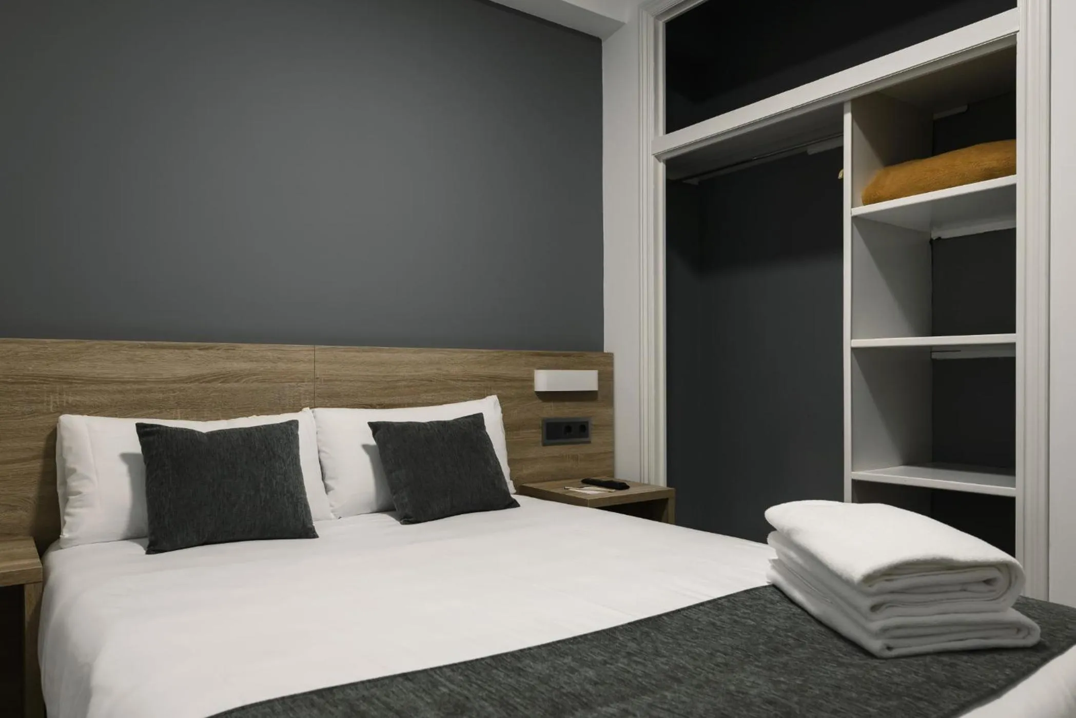 Bedroom, Bed in Hotel Alda Narón