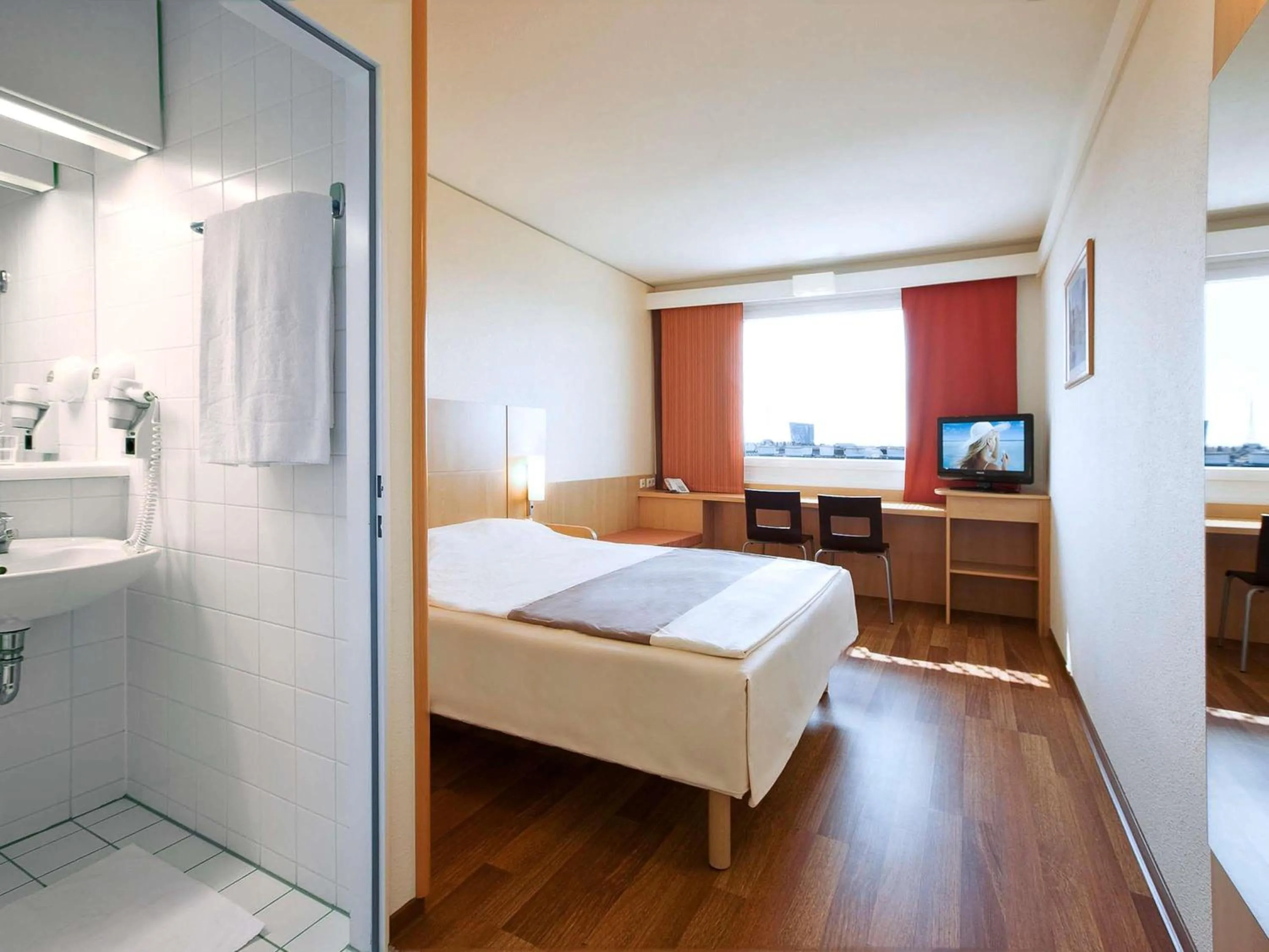Bedroom, Bed in Ibis Wien Messe