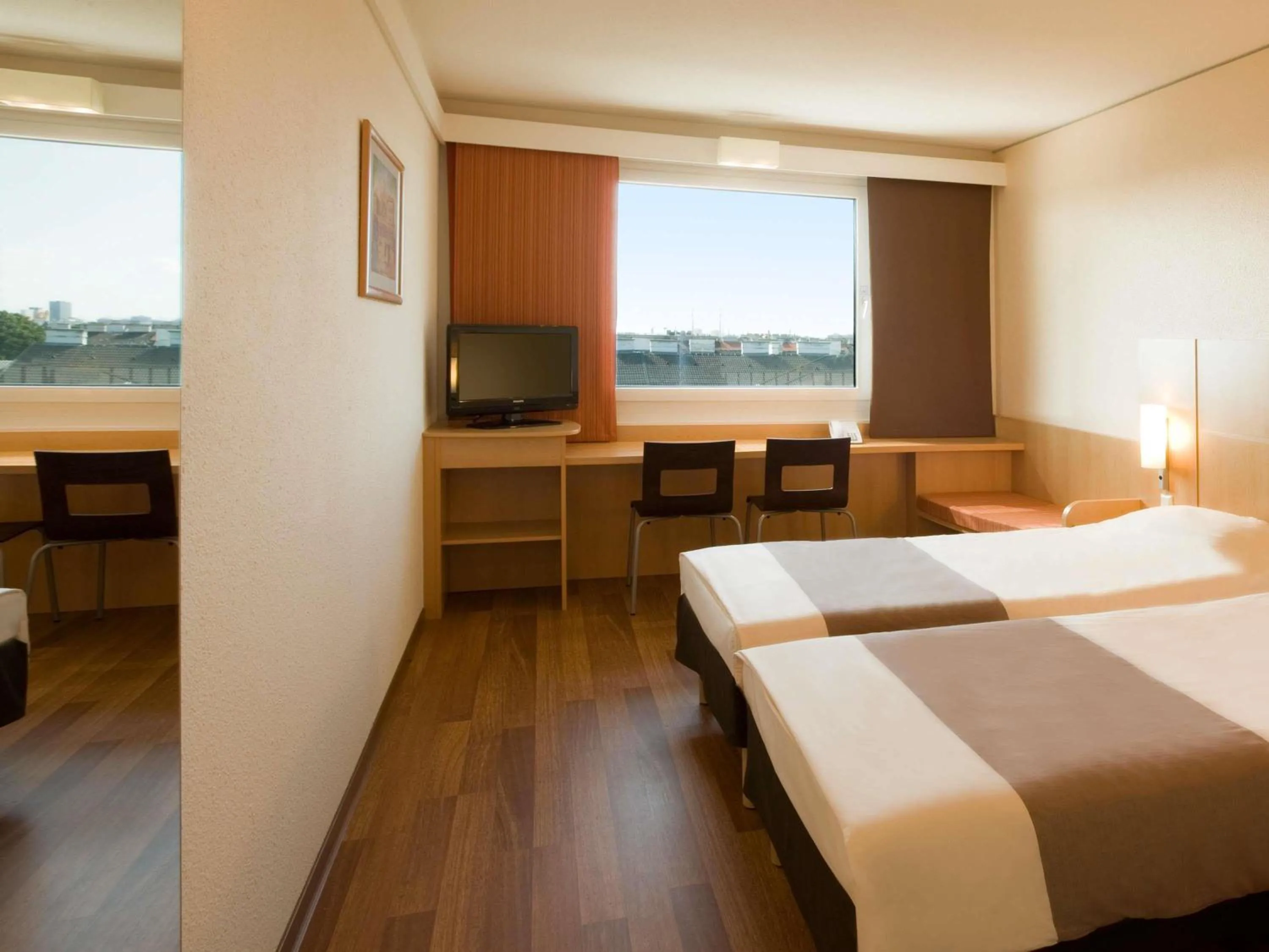 Bedroom, Bed in Ibis Wien Messe