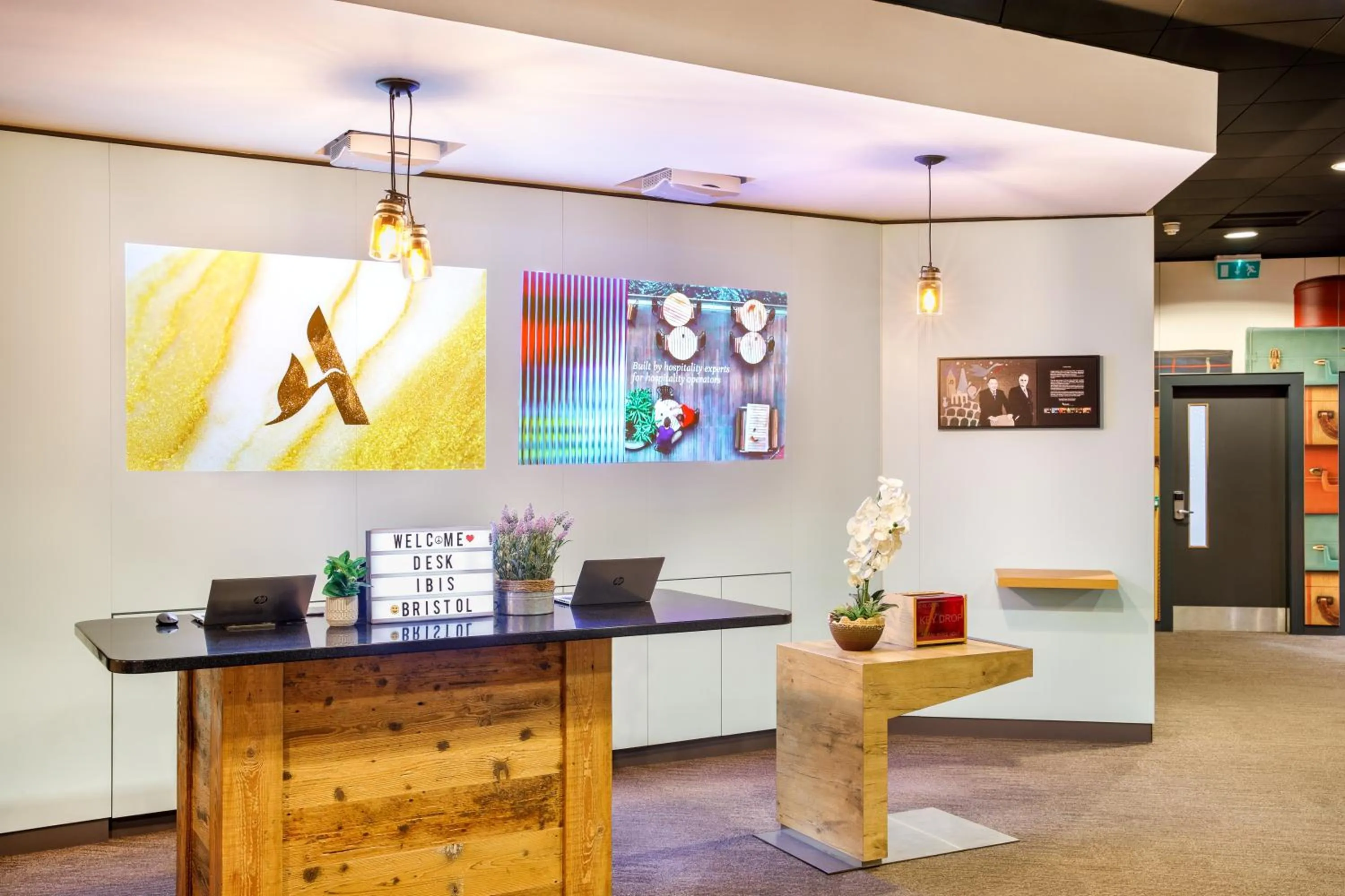 Lobby or reception in ibis Bristol Centre