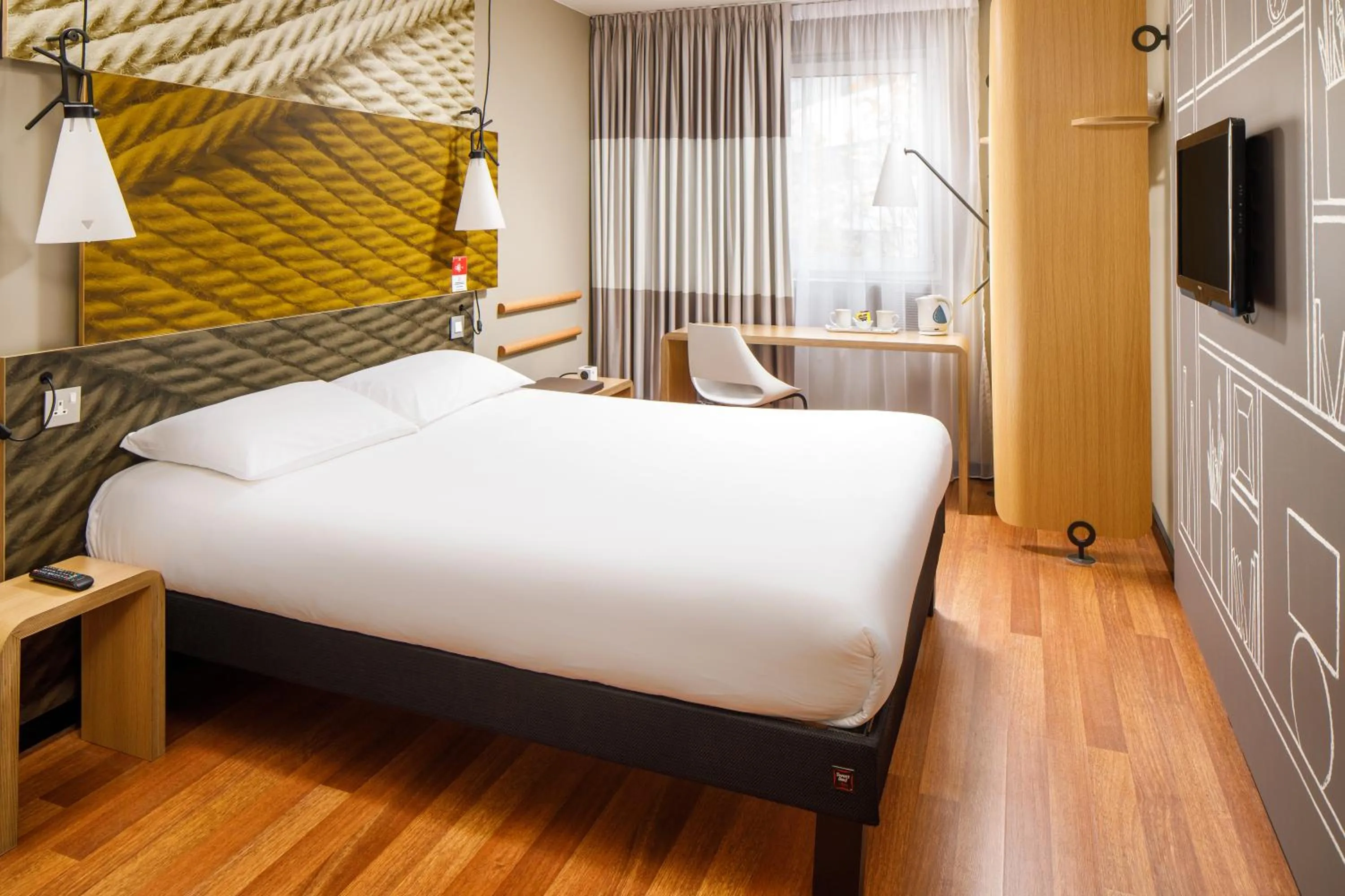 Bedroom, Bed in ibis Bristol Centre