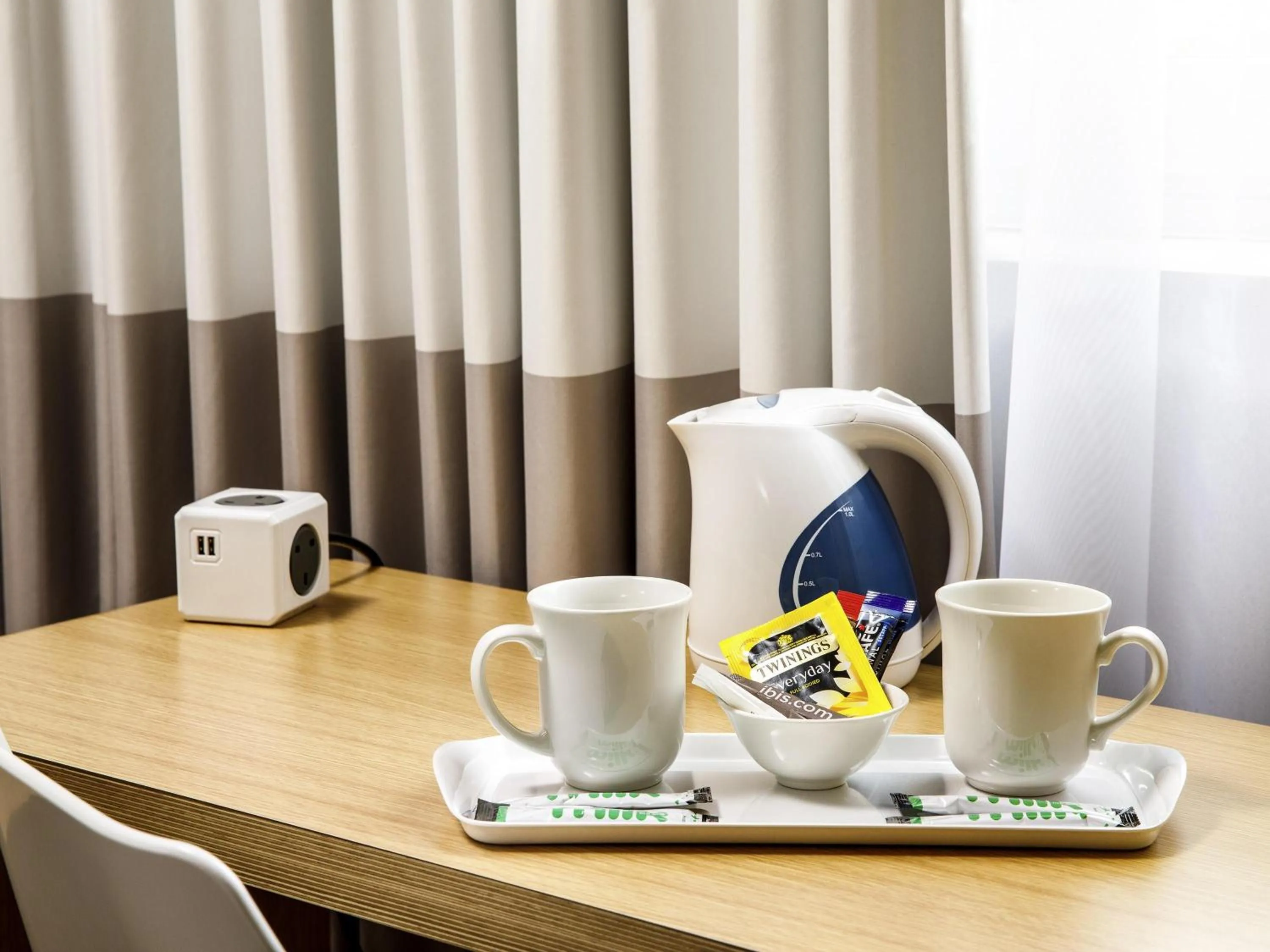 Bedroom in ibis Bristol Centre