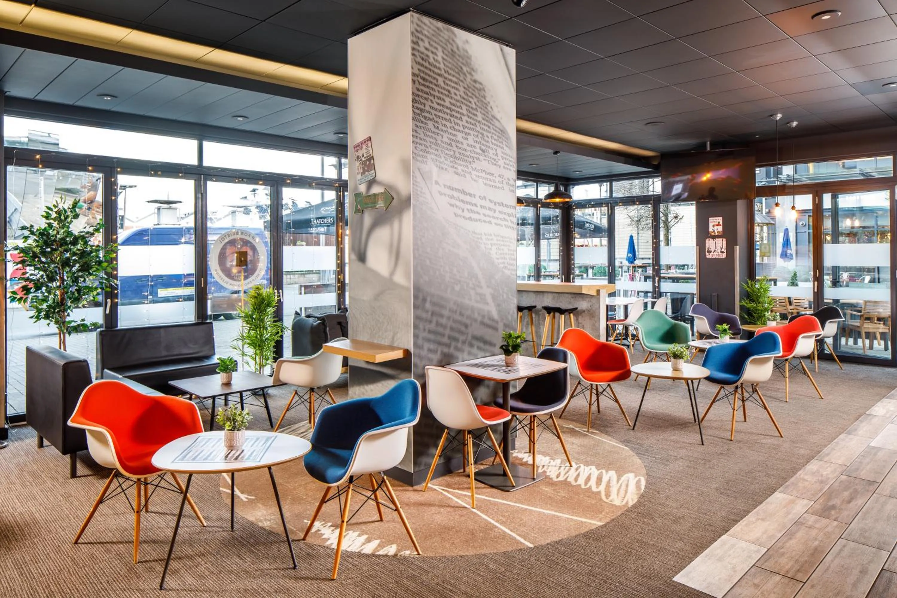 Lobby or reception in ibis Bristol Centre