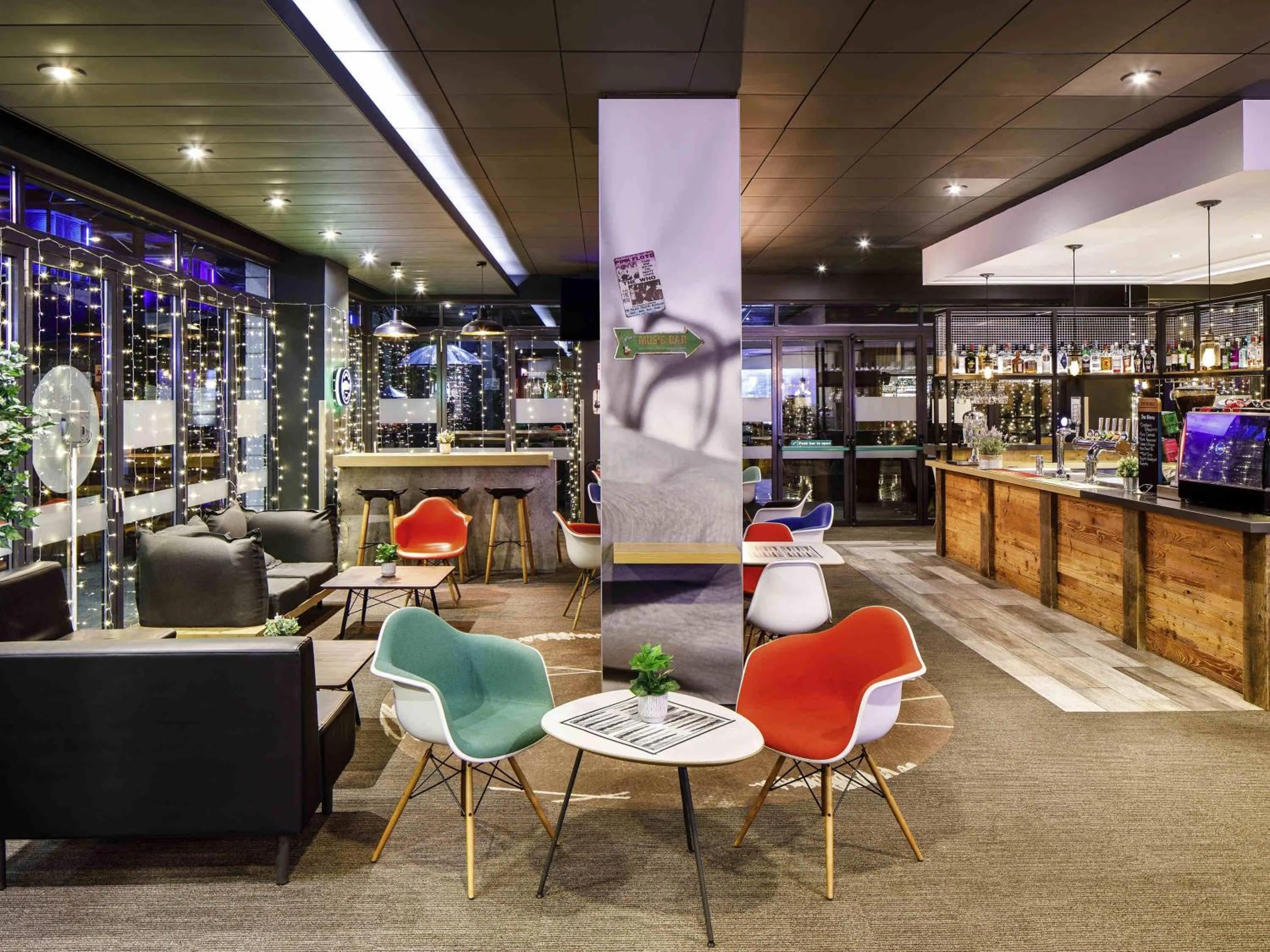 Lounge or bar in ibis Bristol Centre