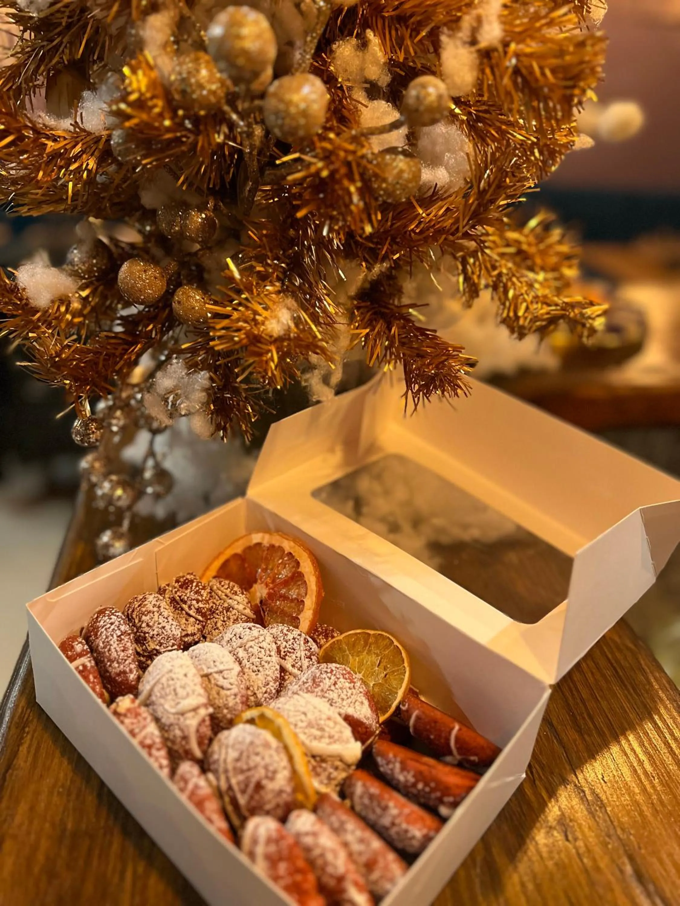 Text overlay in Family Hotel Ring & Thermal