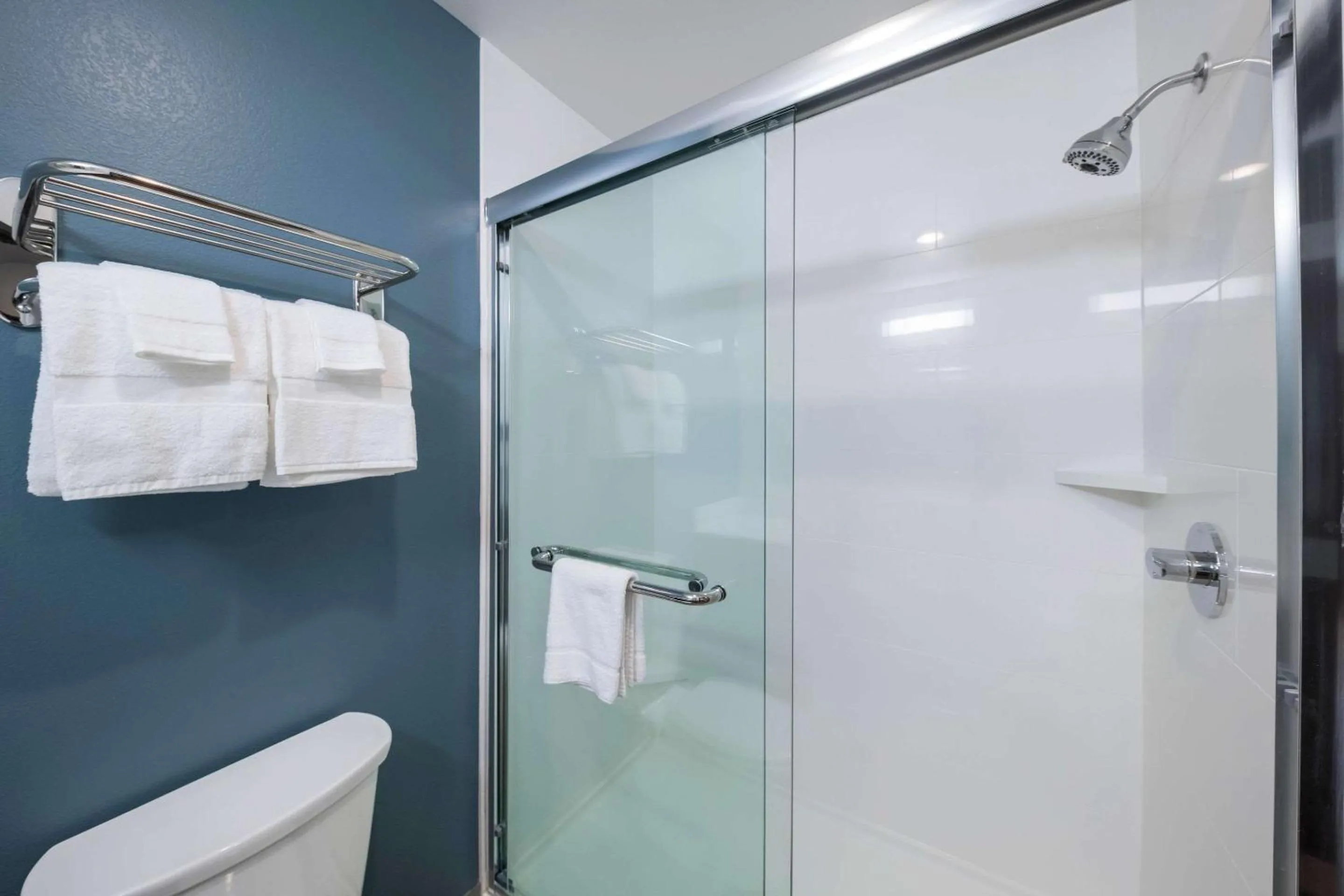 Bathroom in WoodSpring Suites Dallas Plano Central Legacy Drive