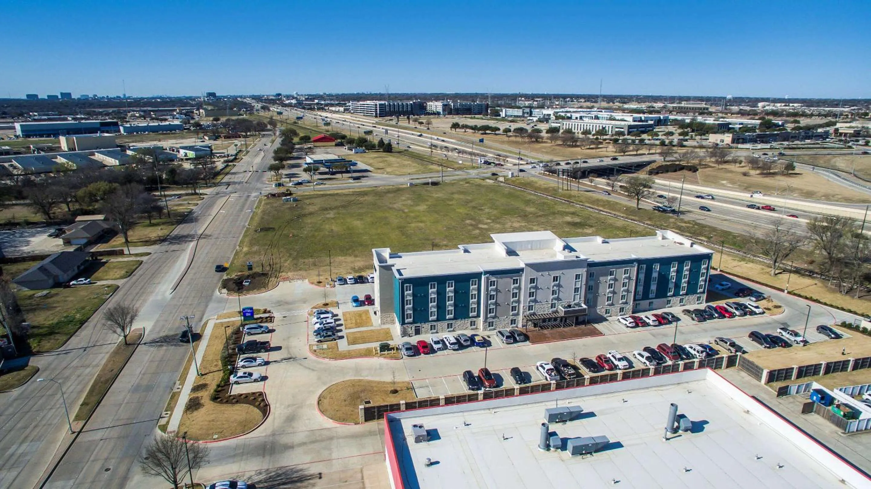 Property building in WoodSpring Suites Dallas Plano Central Legacy Drive