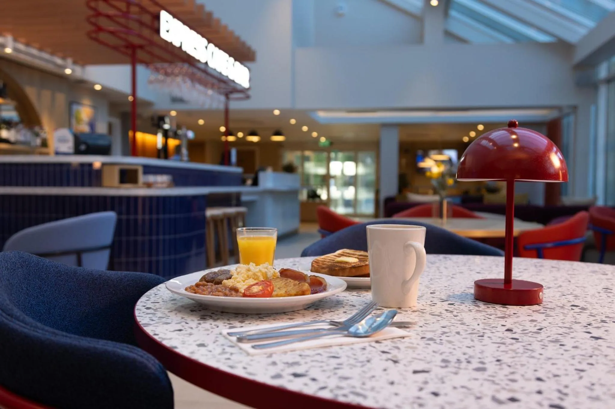 Restaurant/places to eat in Holiday Inn Express Windsor by IHG