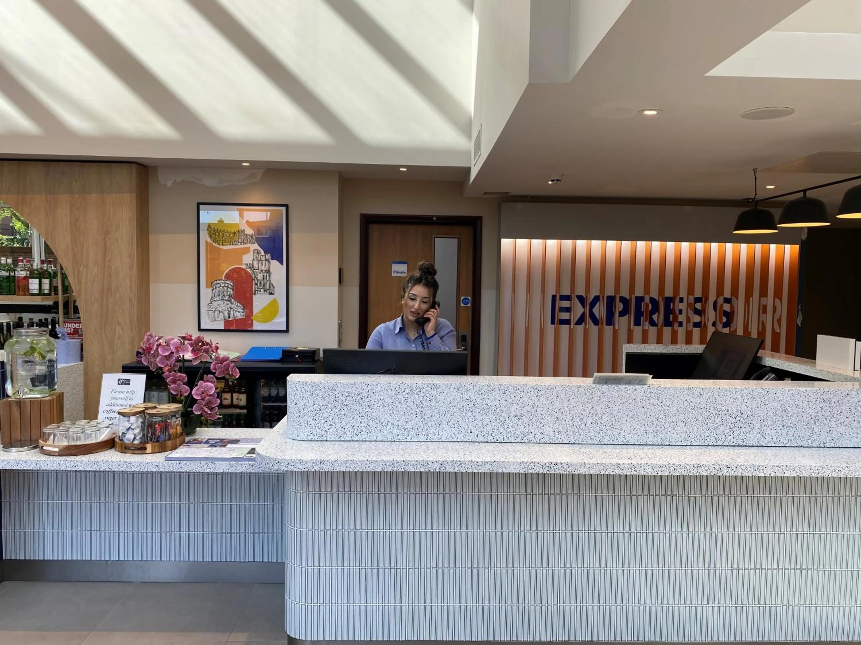 Lobby or reception in Holiday Inn Express Windsor by IHG