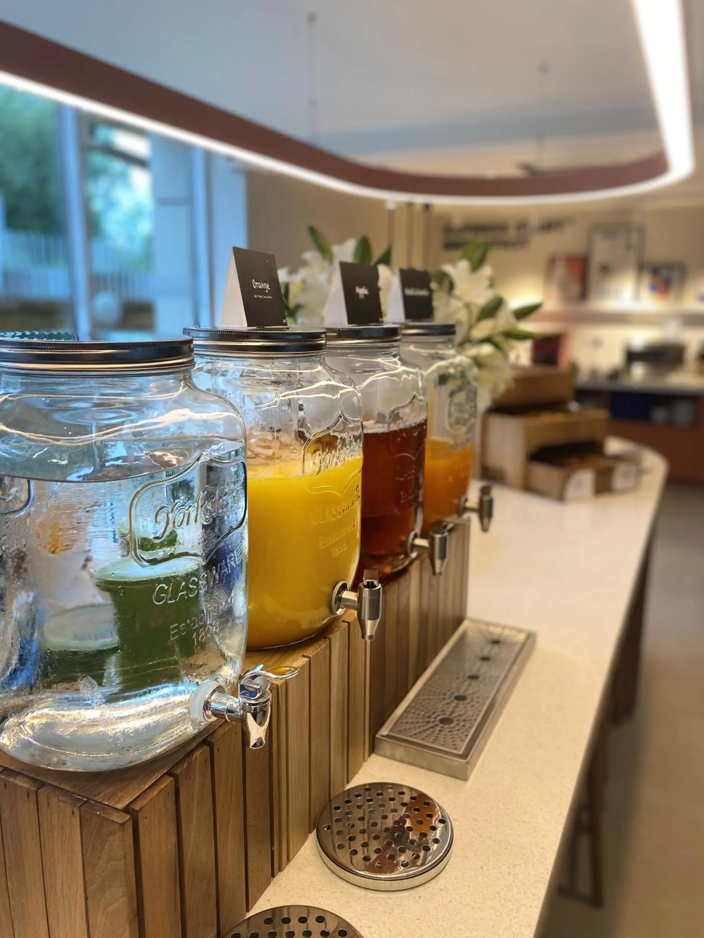 Breakfast in Holiday Inn Express Windsor by IHG