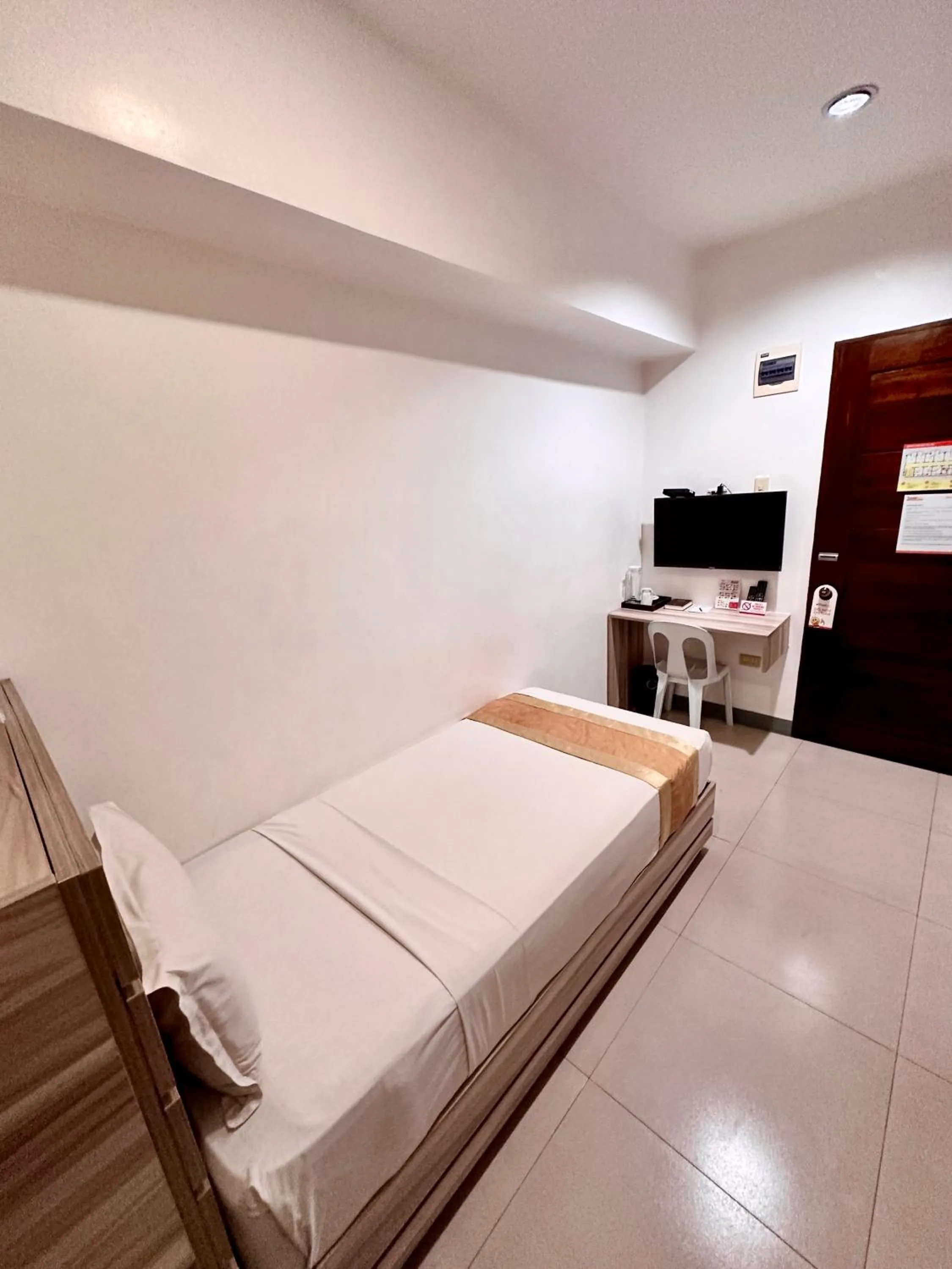 Photo of the whole room, Bed in Travelbee Fuente Inn