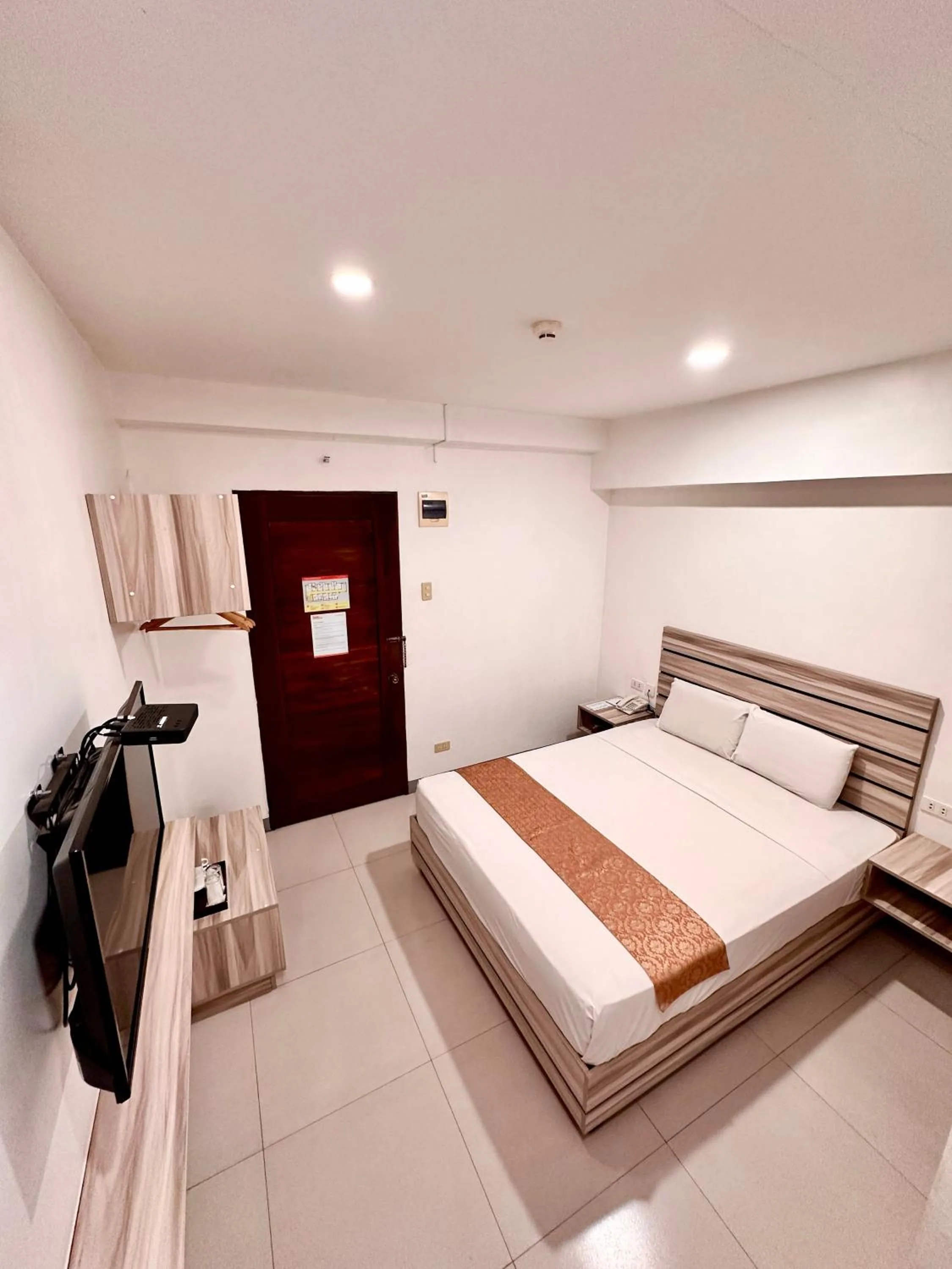 Photo of the whole room, Bed in Travelbee Fuente Inn