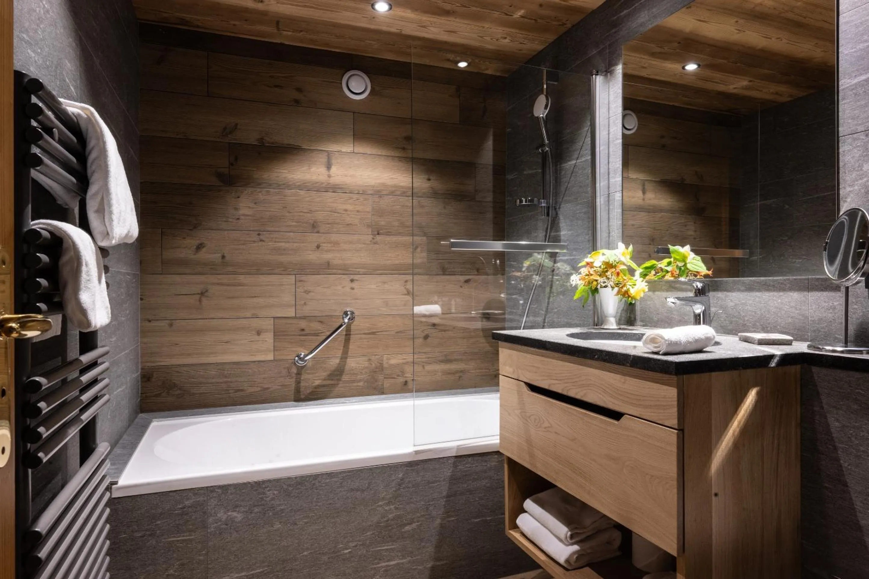 Bath in Le Chamois d'Or