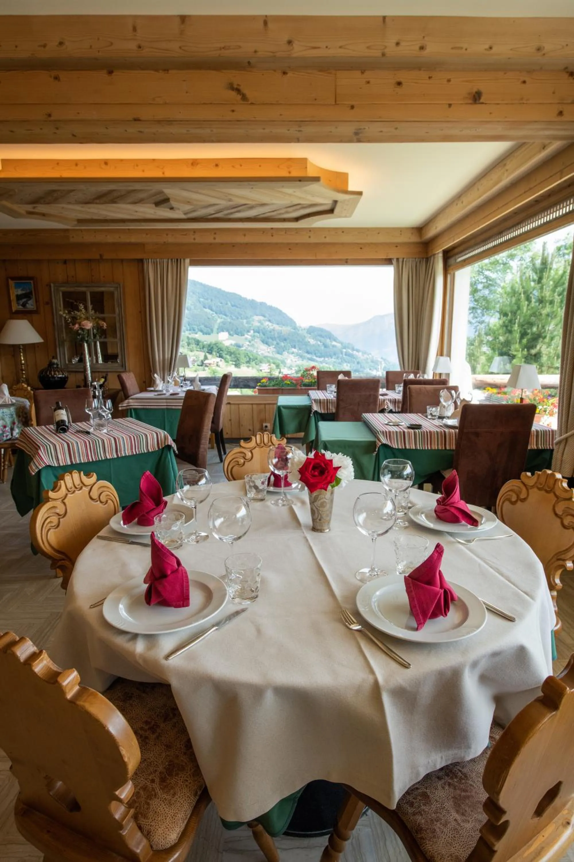 Restaurant/places to eat in Le Chamois d'Or
