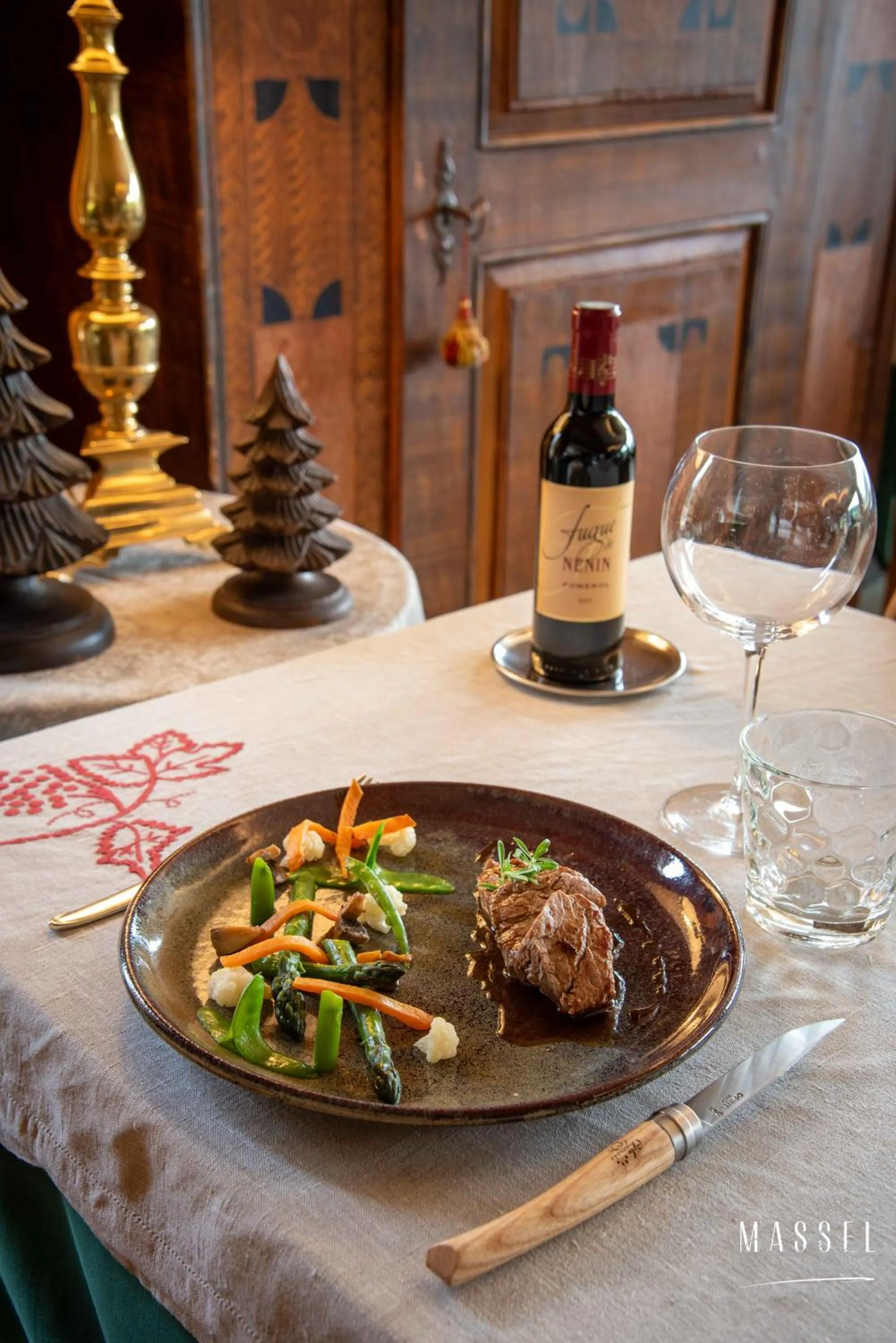 Restaurant/places to eat in Le Chamois d'Or