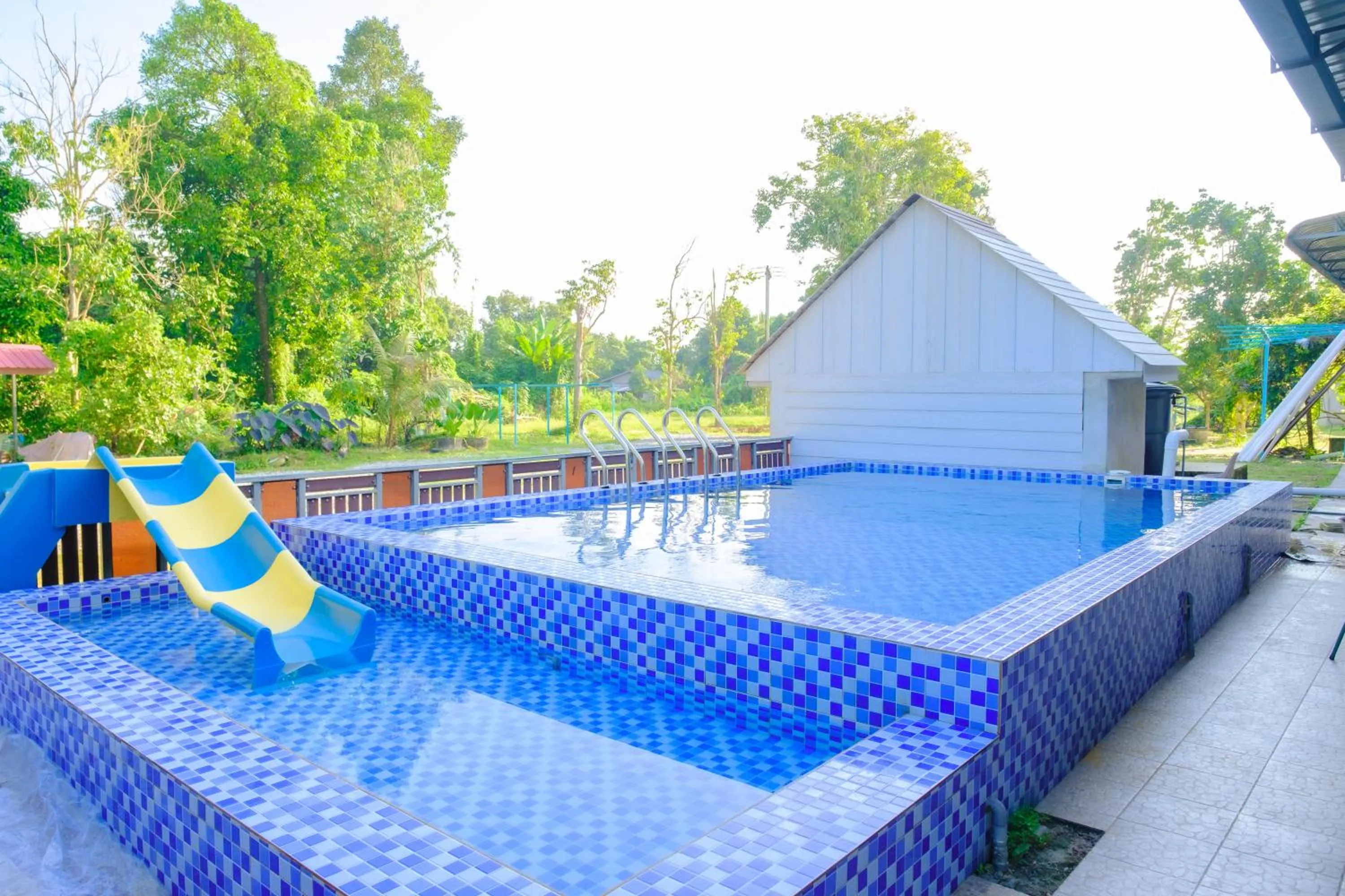 Swimming pool in Citra Kadok Hotel & Banquet Hall