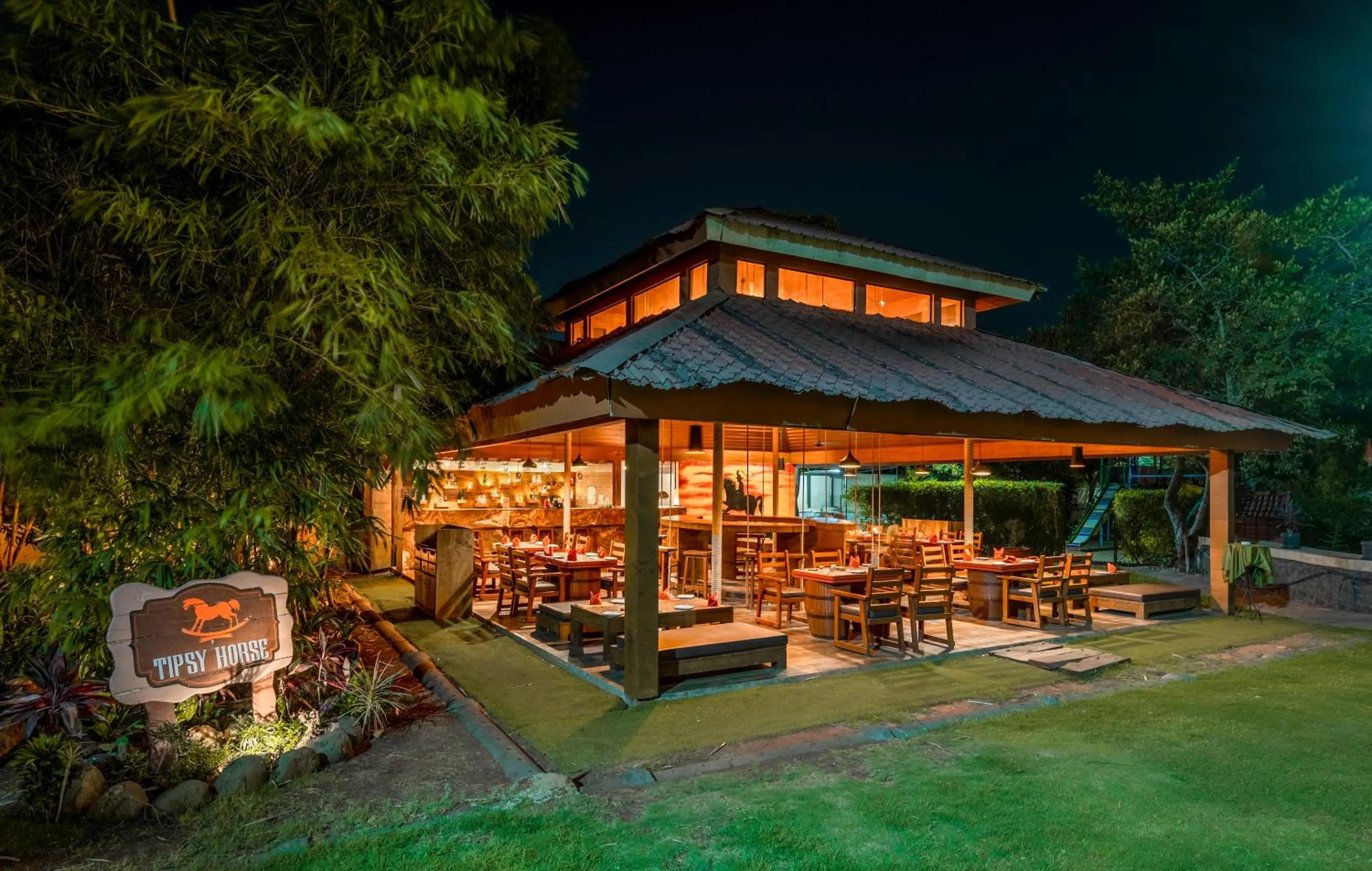 Lounge or bar in The Lagoona Resort