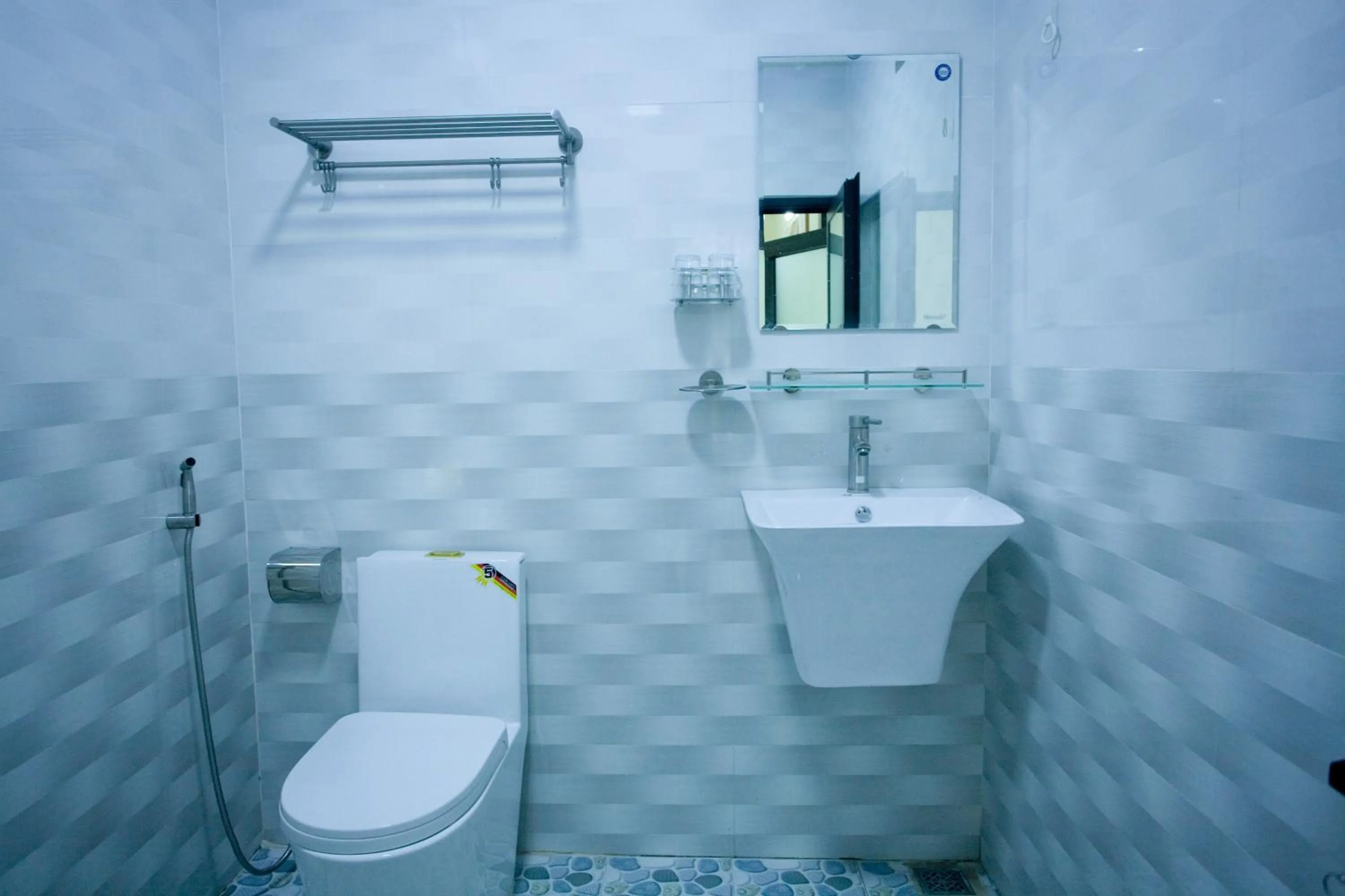 Shower in Golden Forest Homestay