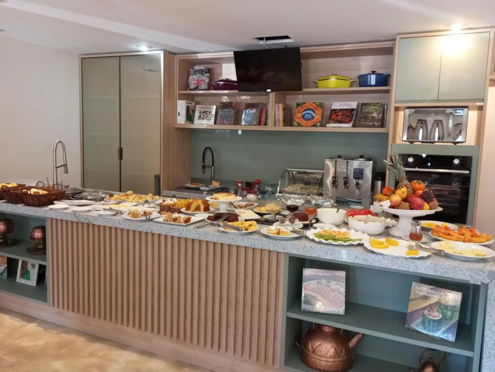 Breakfast in Hotel Chateau