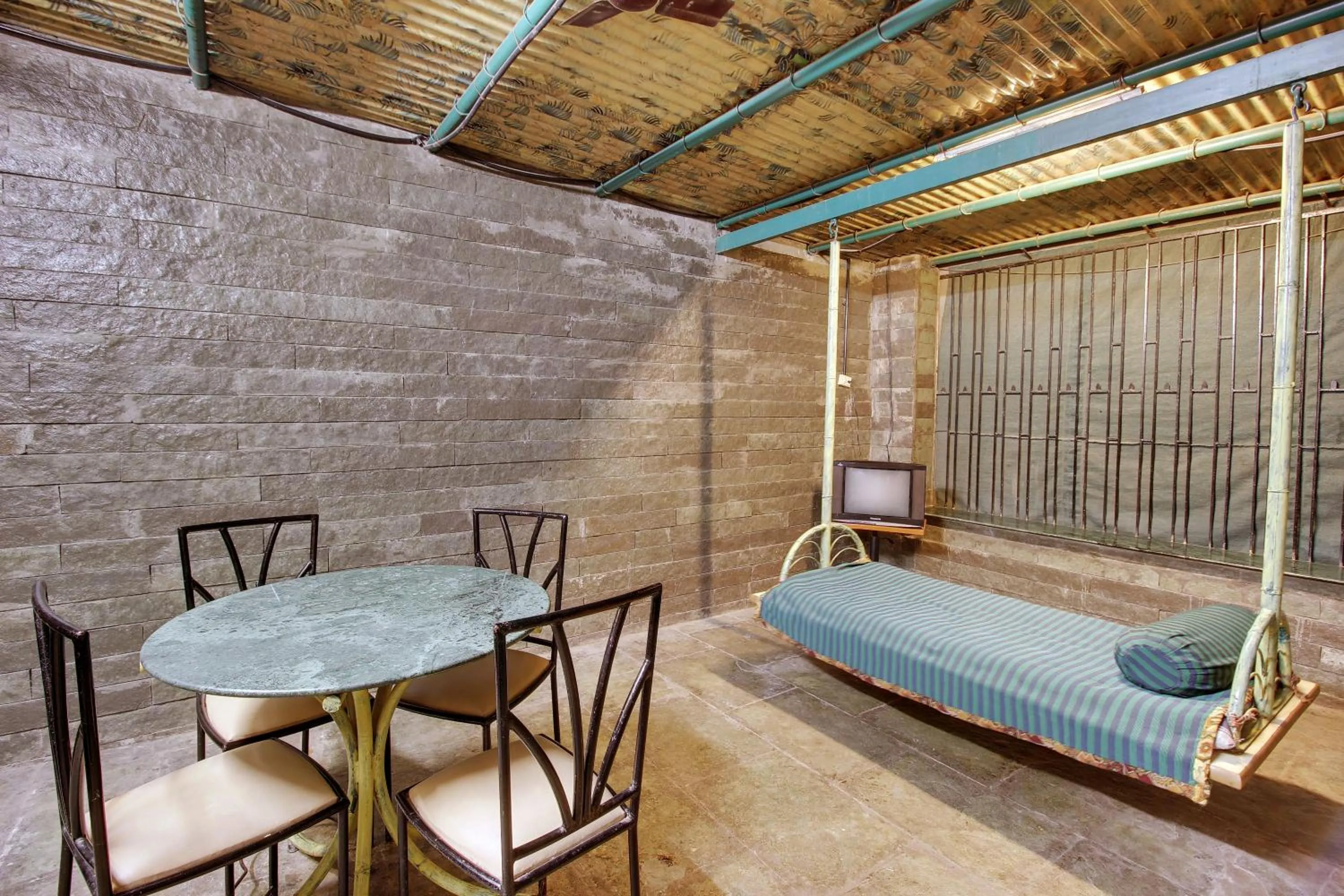 Living room, Bed in Hotel Sai leela - Shirdi