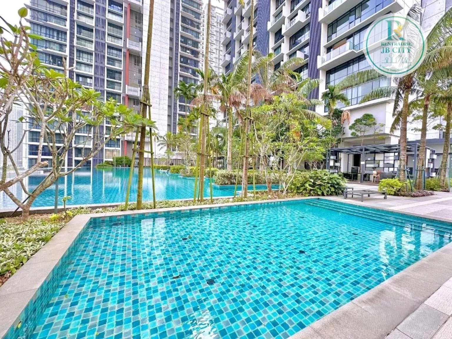 Swimming pool in Grand Medini Suites by RR JBcity
