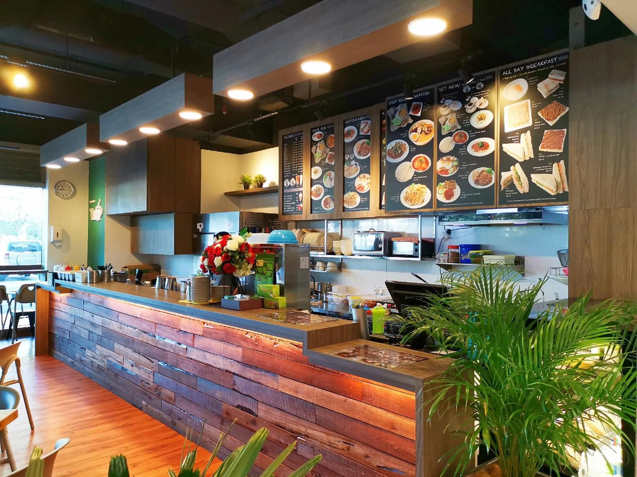 Restaurant/places to eat in Grand Medini Suites by RR JBcity