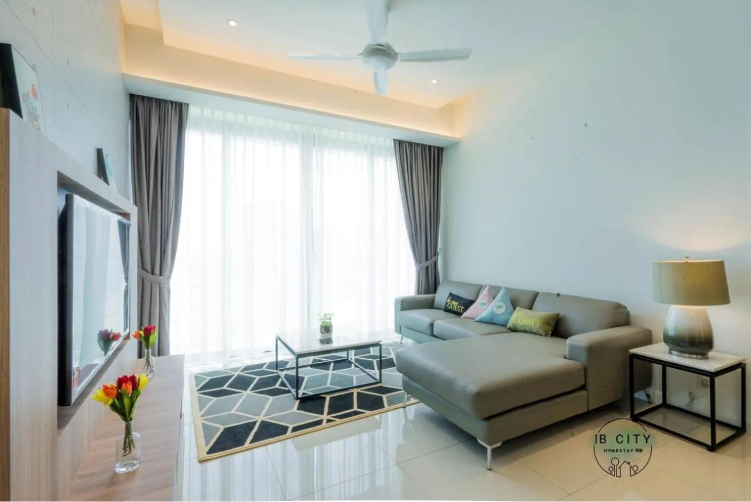 Living room in Grand Medini Suites by RR JBcity