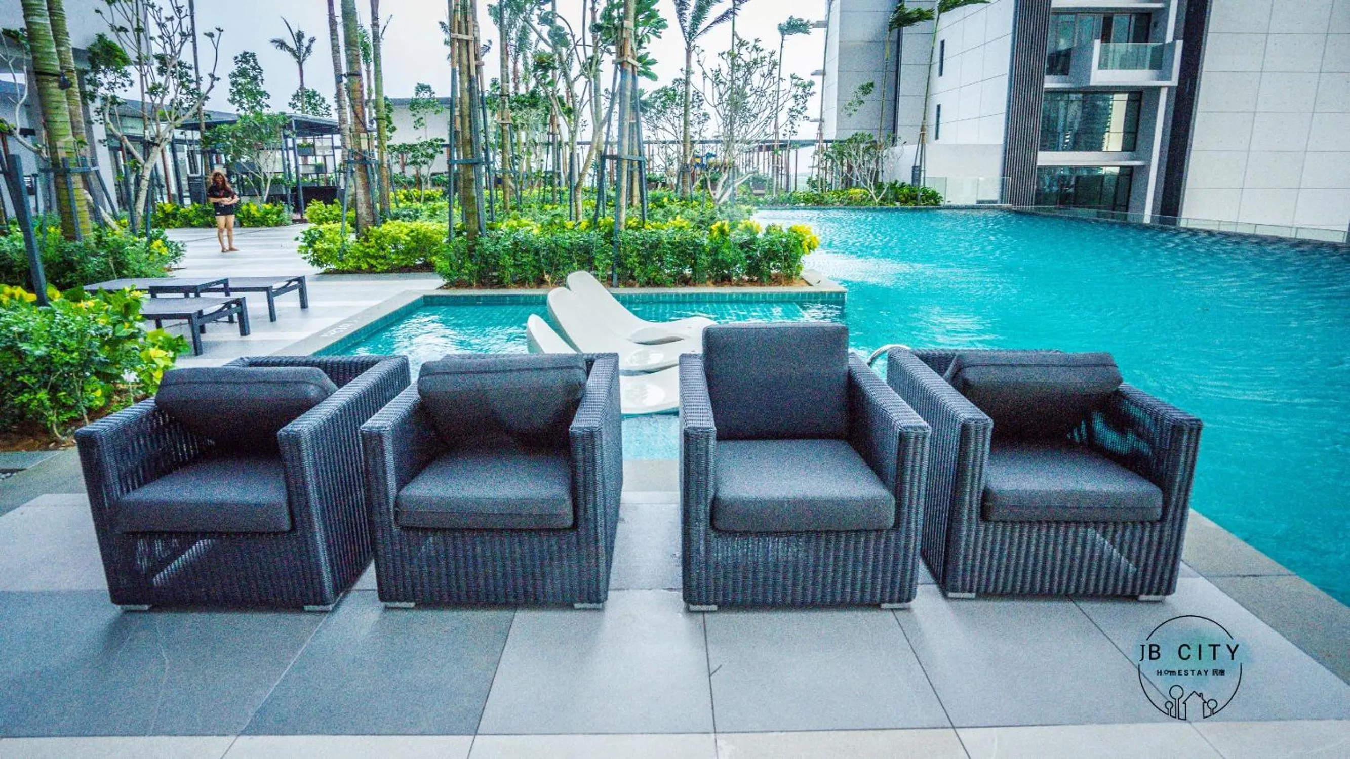 Swimming pool in Grand Medini Suites by RR JBcity