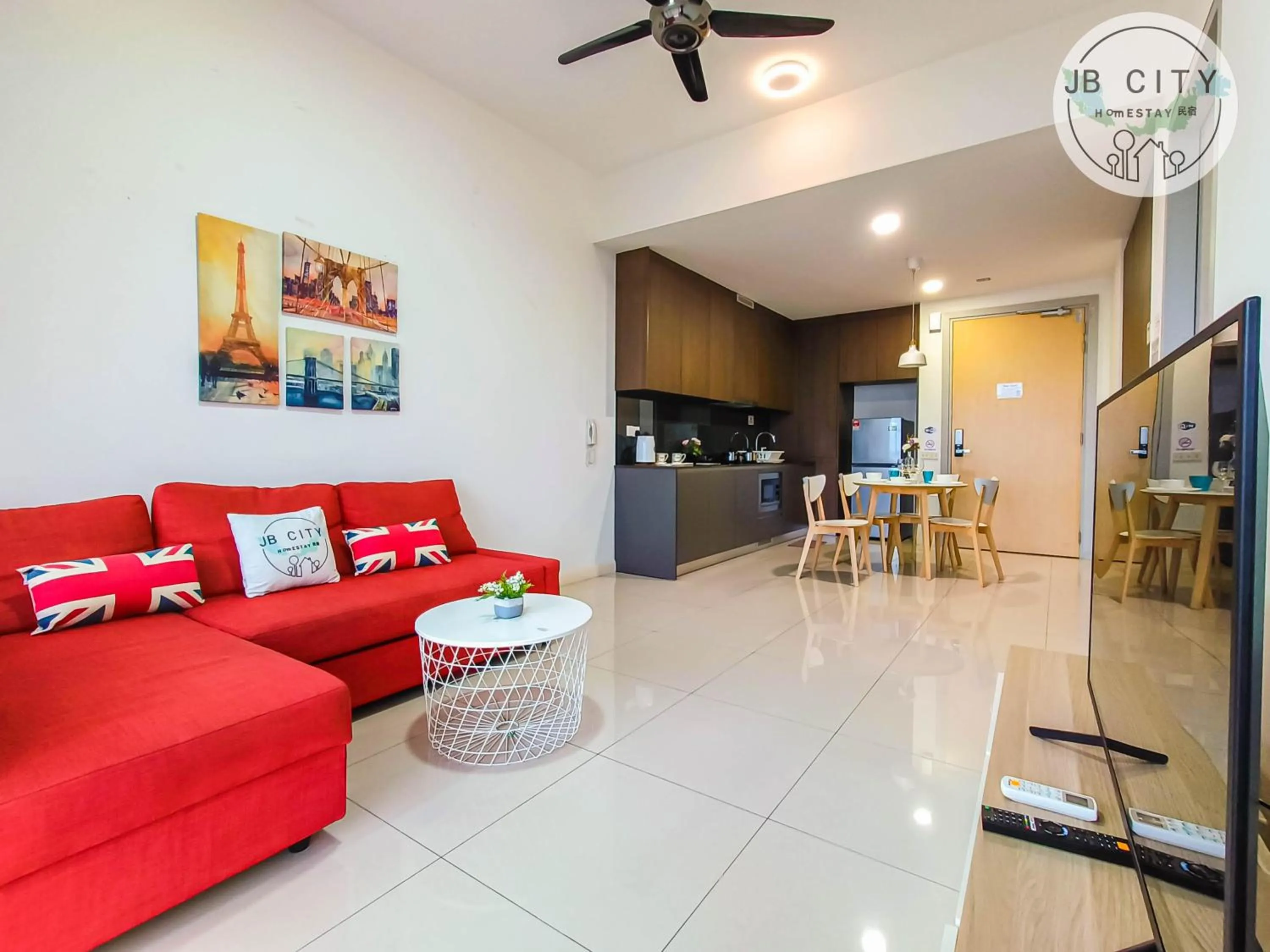 Photo of the whole room in Grand Medini Suites by RR JBcity