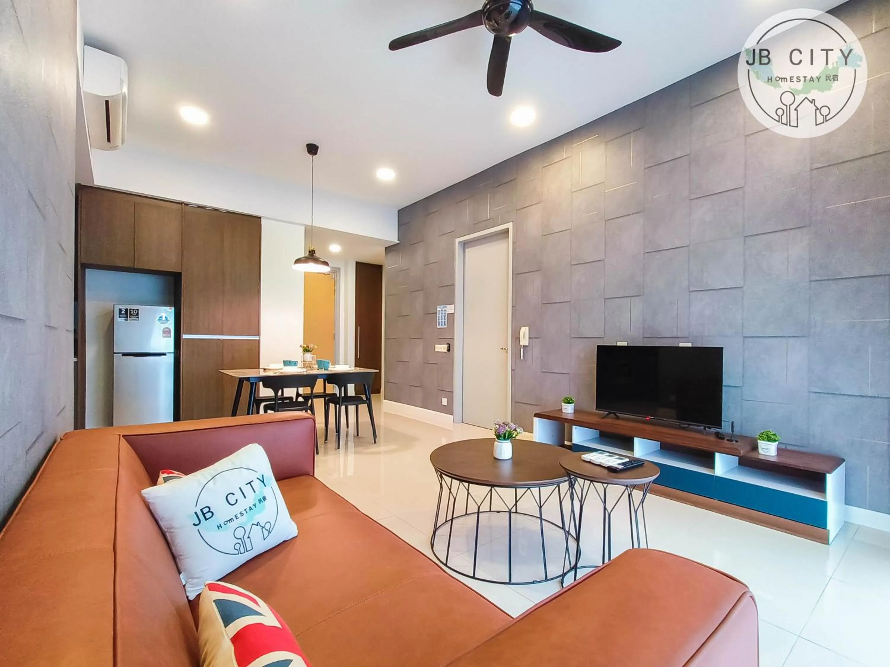 TV and multimedia in Grand Medini Suites by RR JBcity