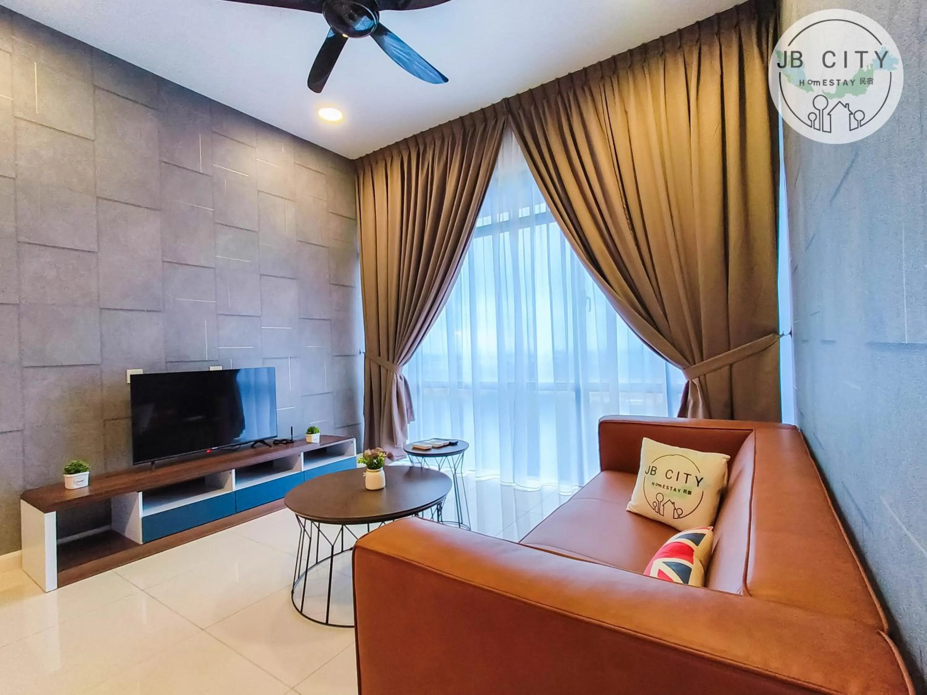 TV and multimedia in Grand Medini Suites by RR JBcity