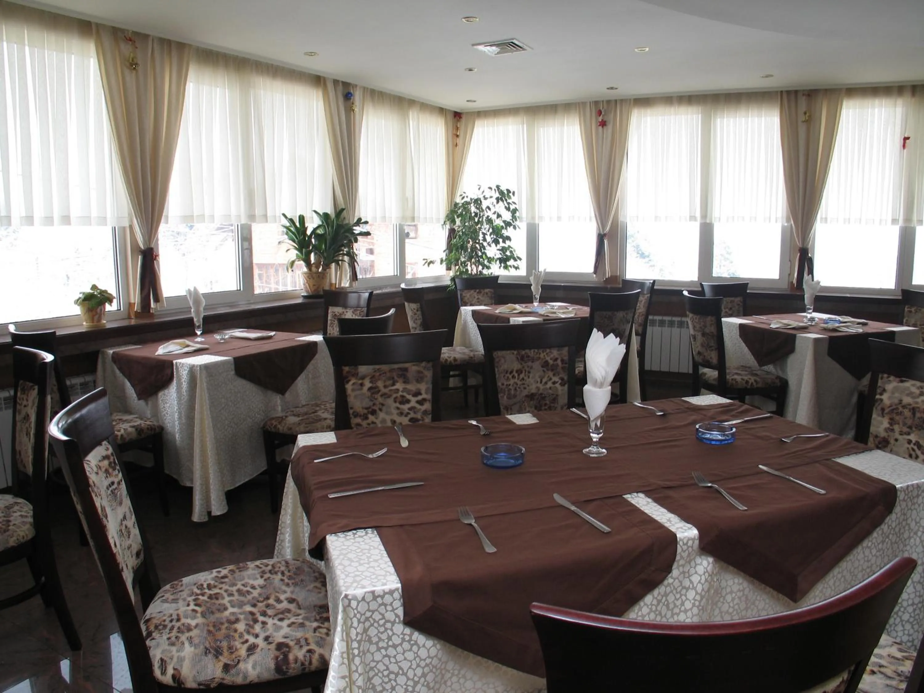 Restaurant/places to eat in Family Hotel Yagoda88