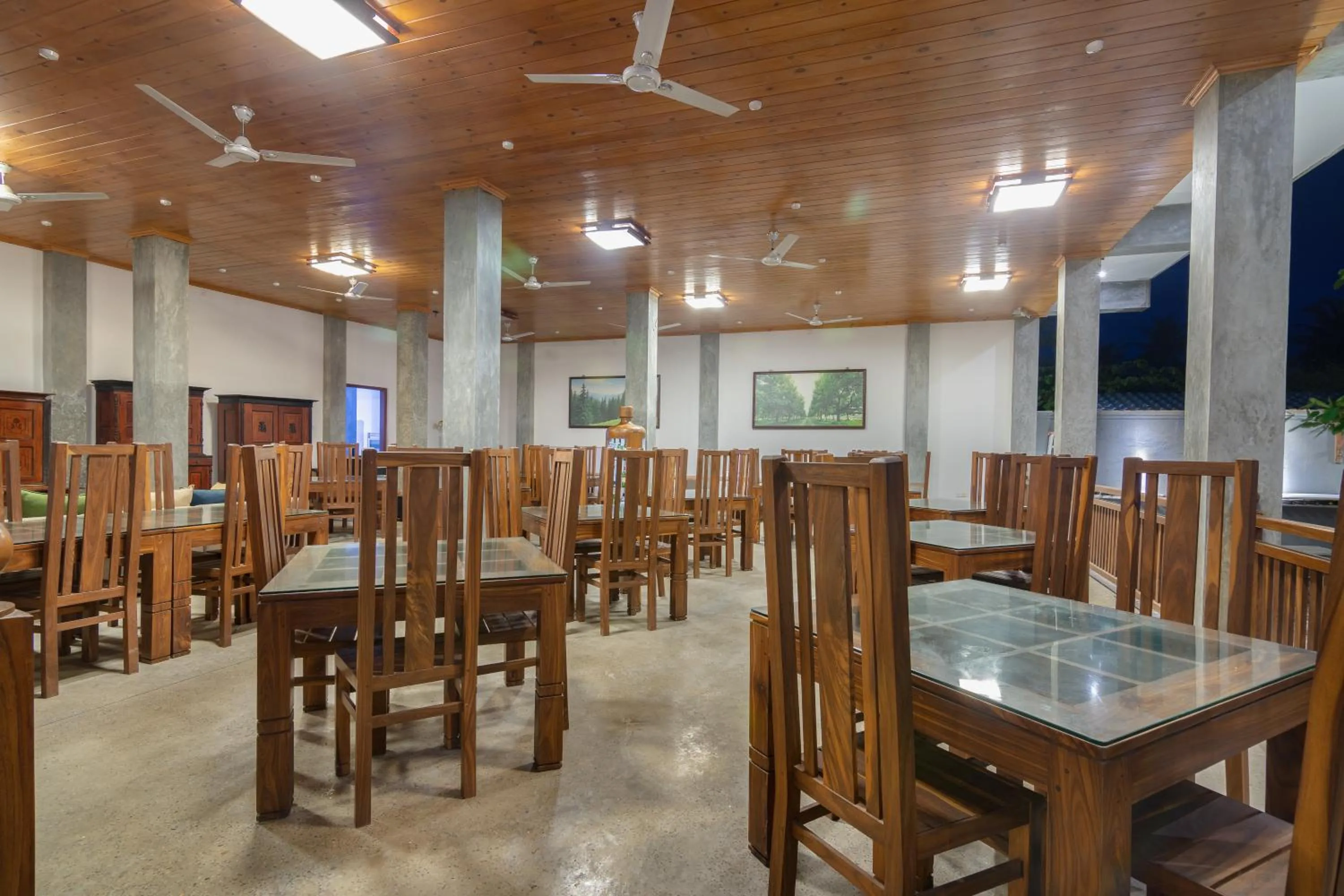 Restaurant/places to eat in Samaraana