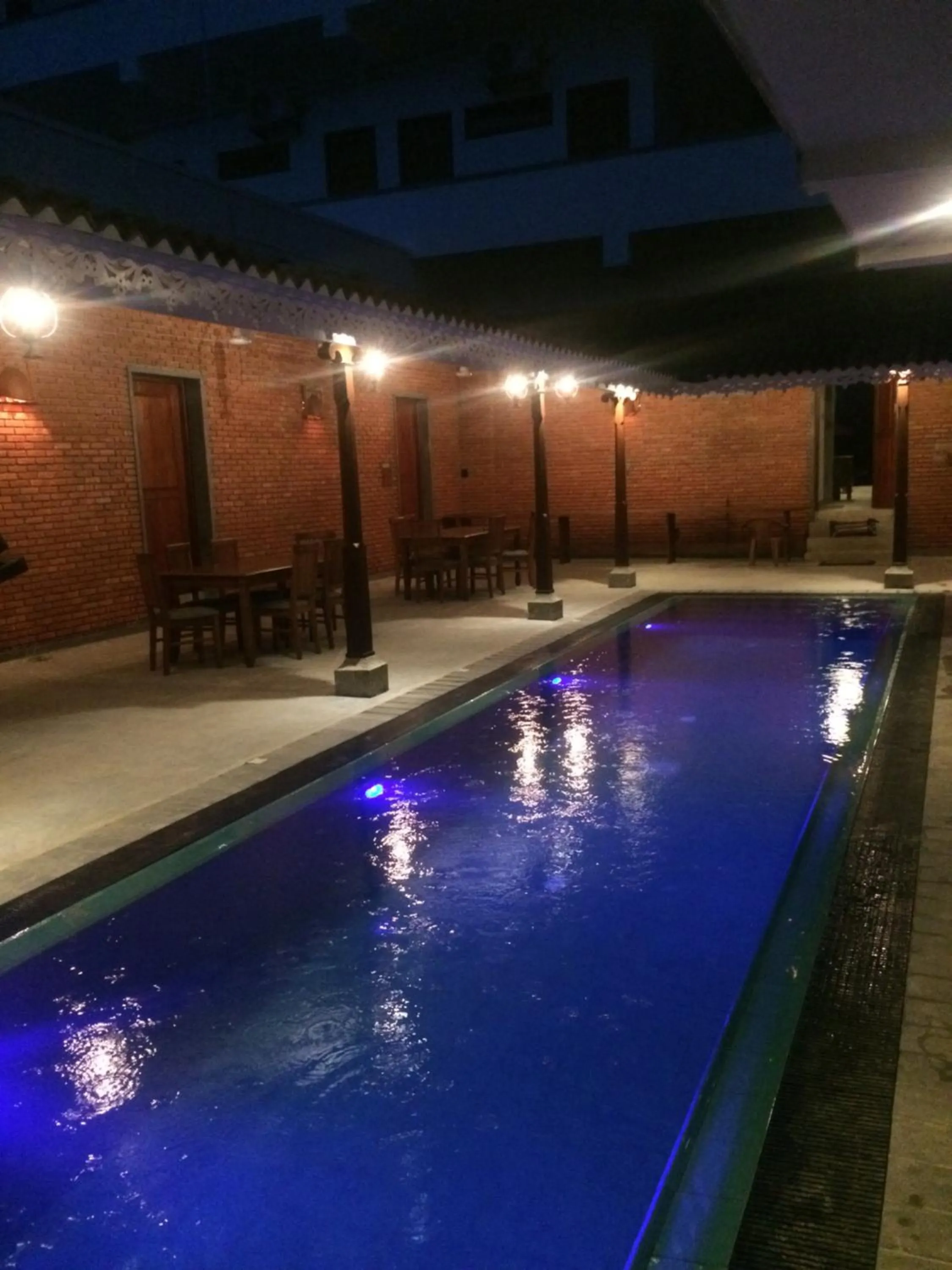 Swimming pool in Samaraana
