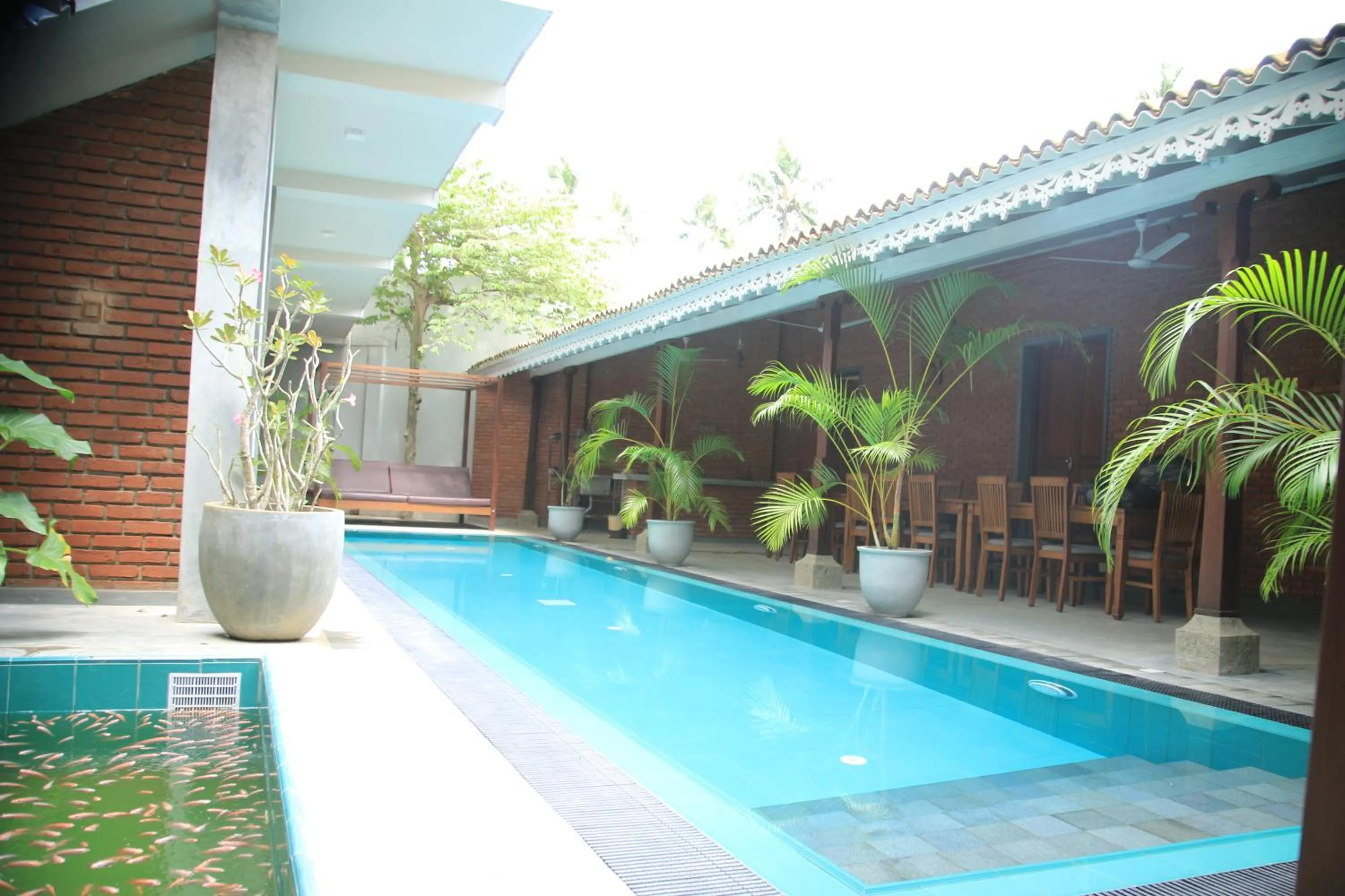 Swimming pool in Samaraana