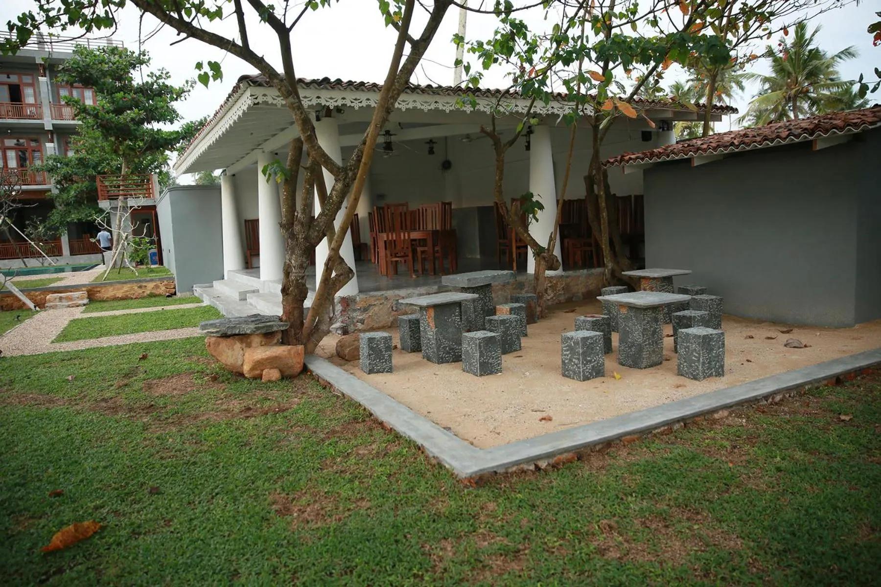 Restaurant/places to eat in Samaraana