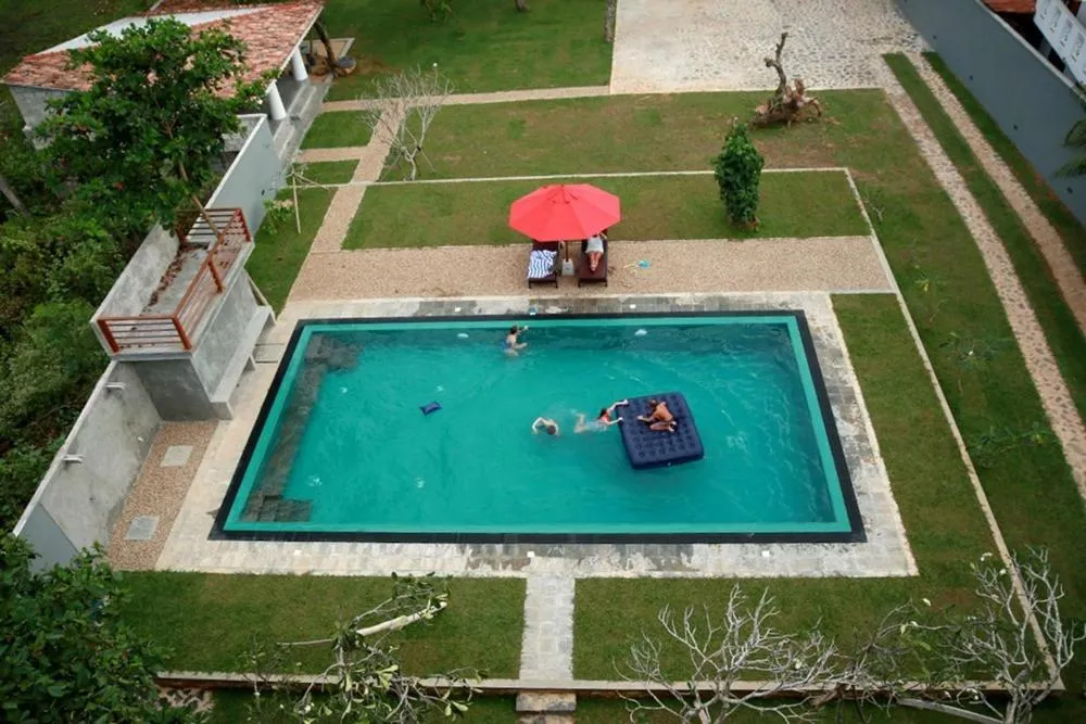 Swimming pool in Samaraana