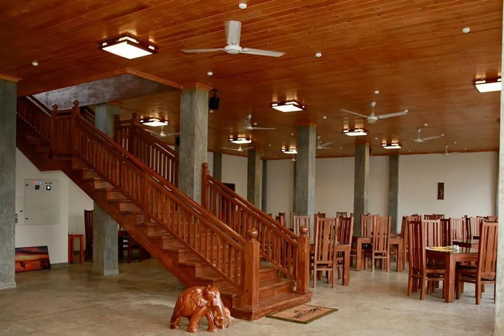 Restaurant/places to eat in Samaraana