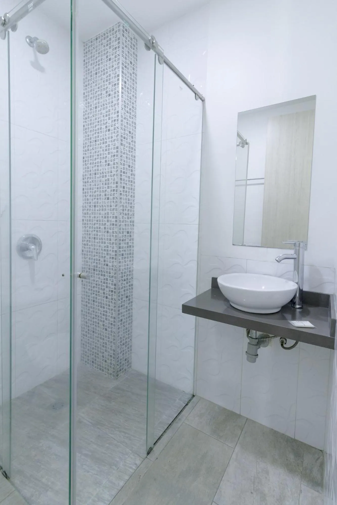 Shower in Hotel Rosales Gold