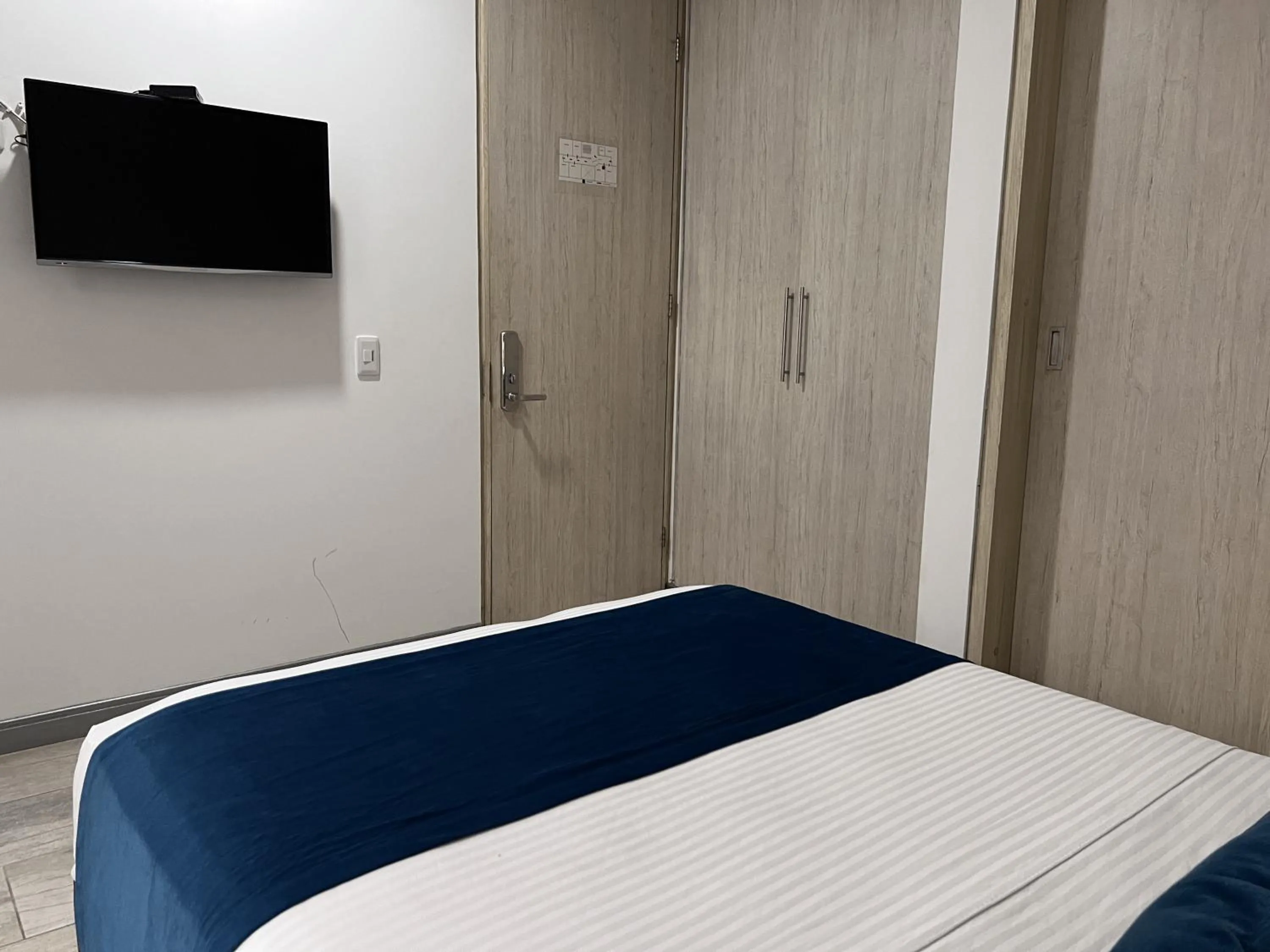 TV and multimedia in Hotel Rosales Gold