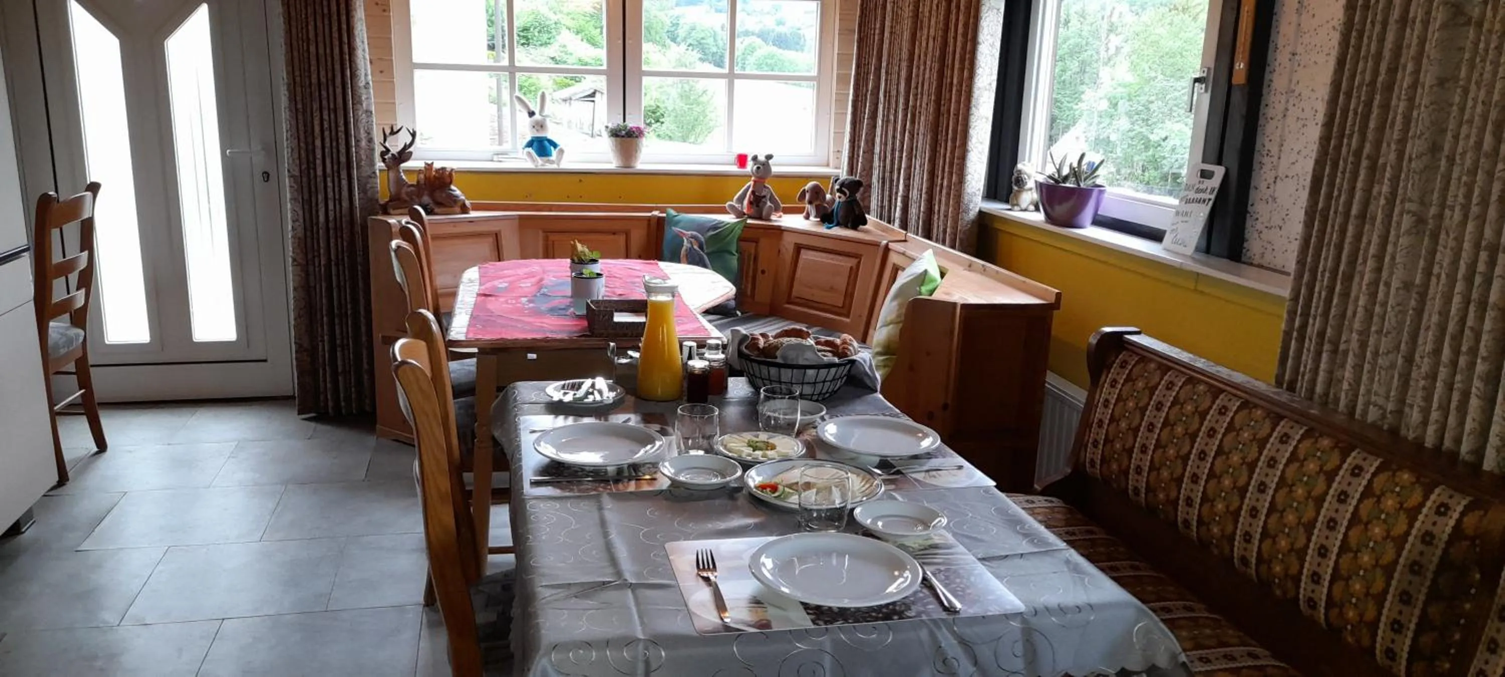 Communal lounge/ TV room in Sunrise B&B Hellenthal