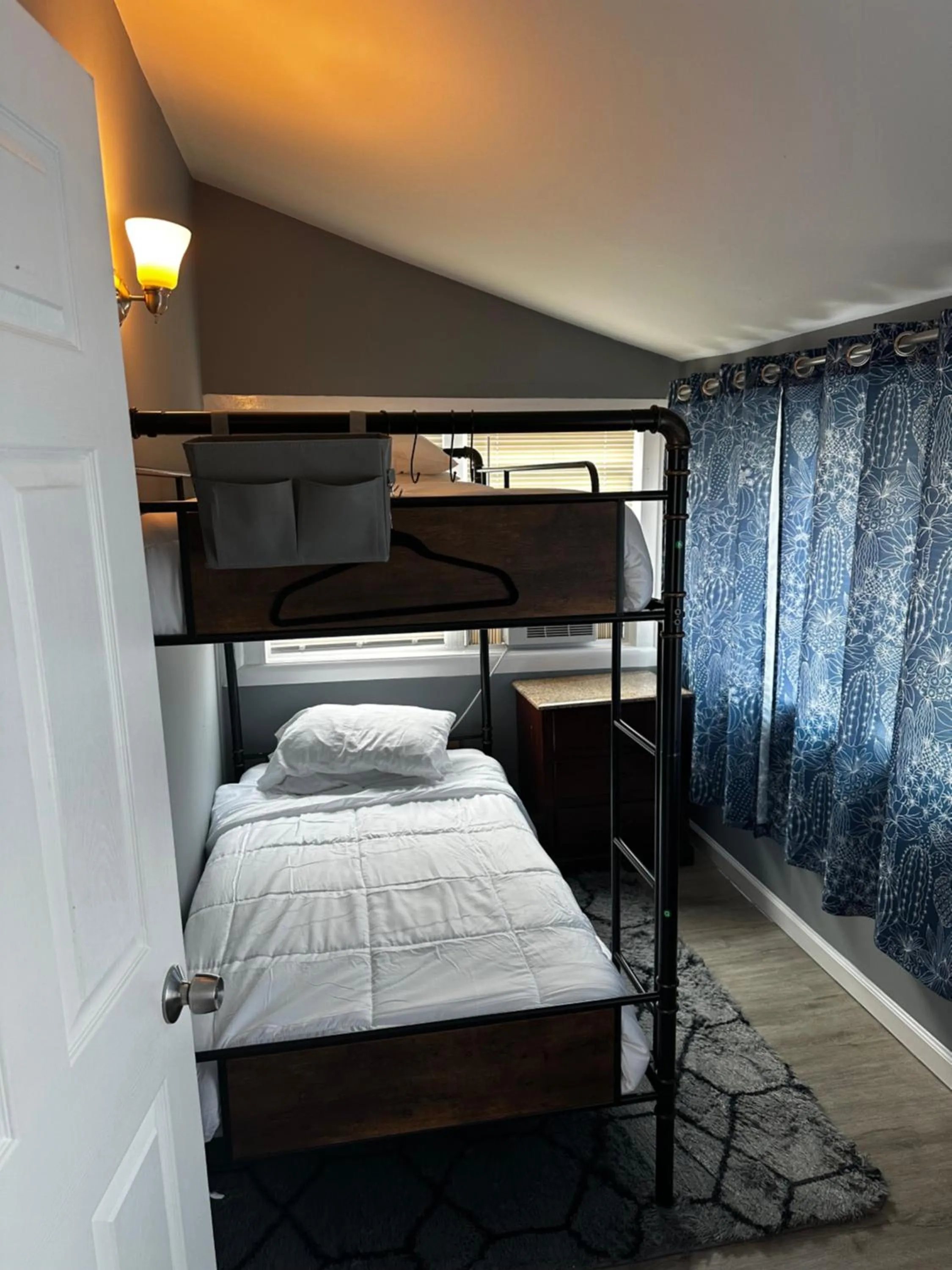 Atlantic Breeze Motel & Apartments