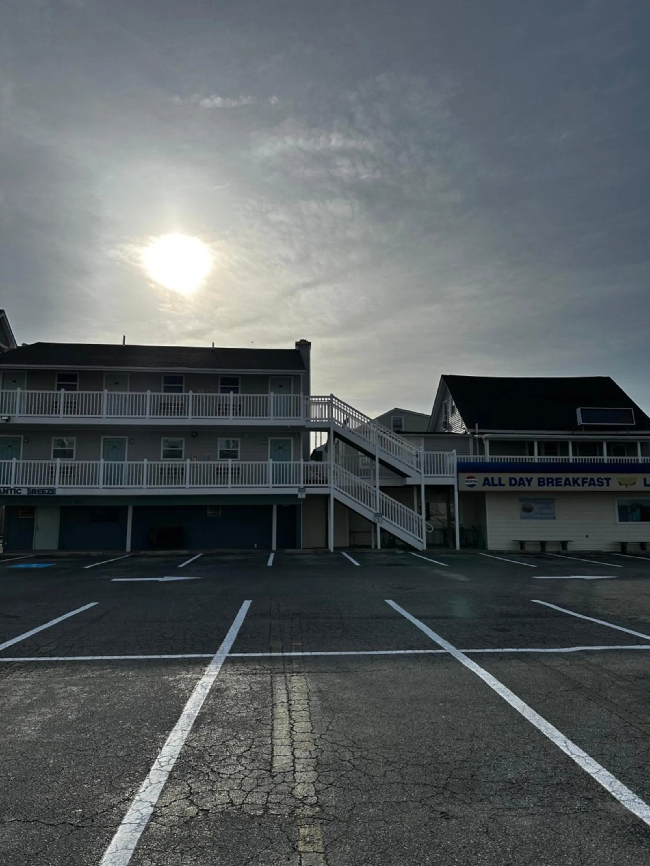 Atlantic Breeze Motel & Apartments