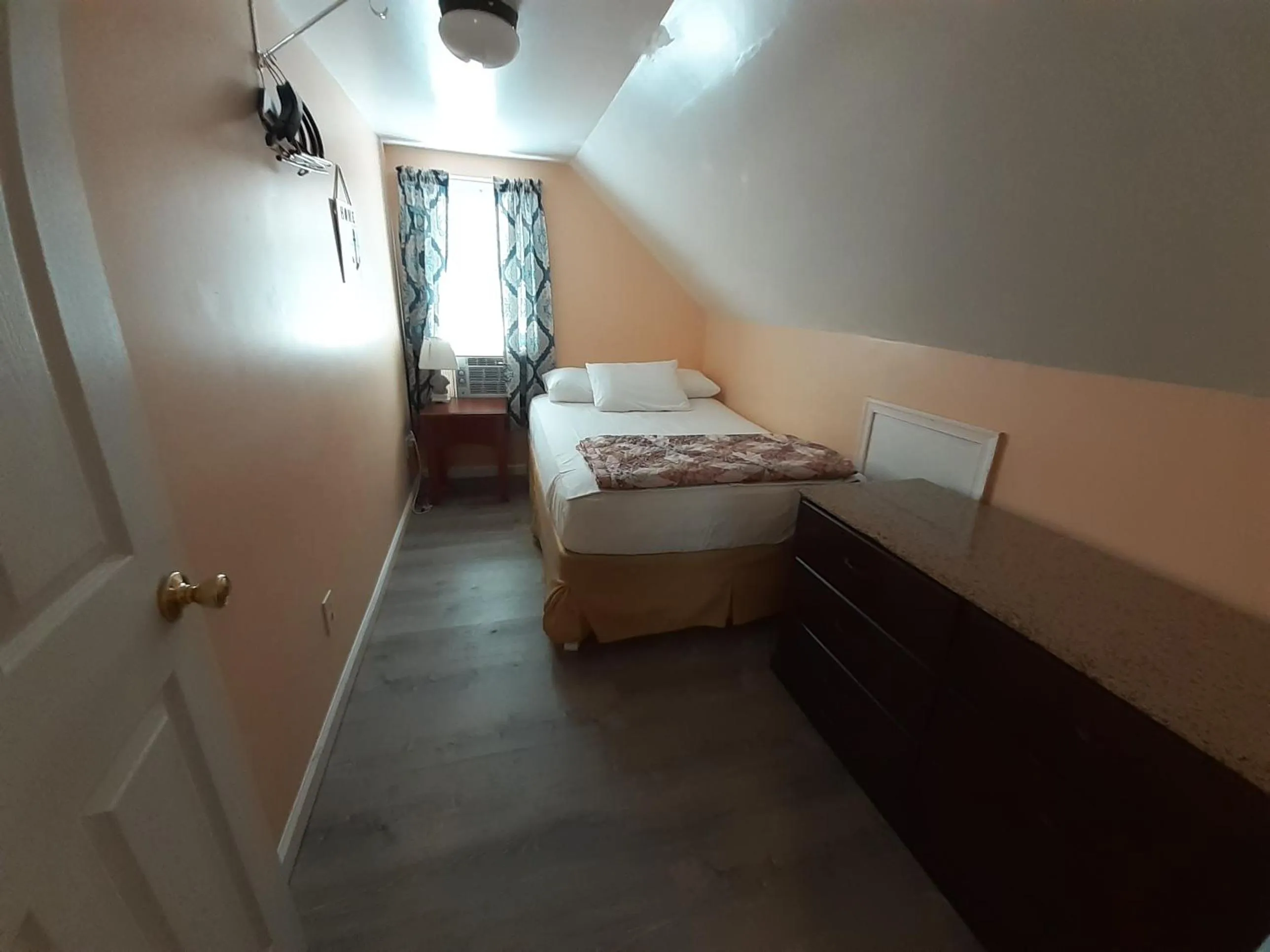 Atlantic Breeze Motel & Apartments